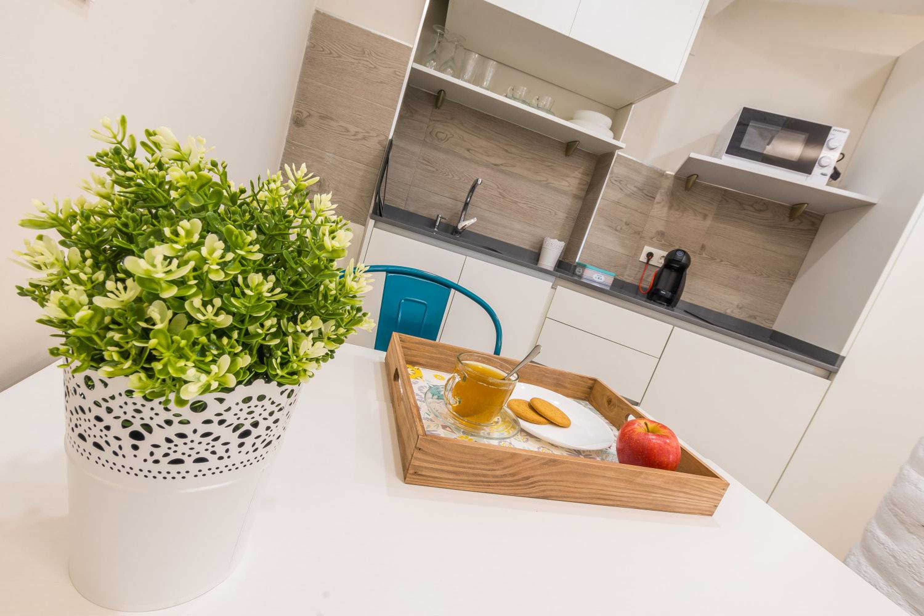 Studio Apartment - Photo 2