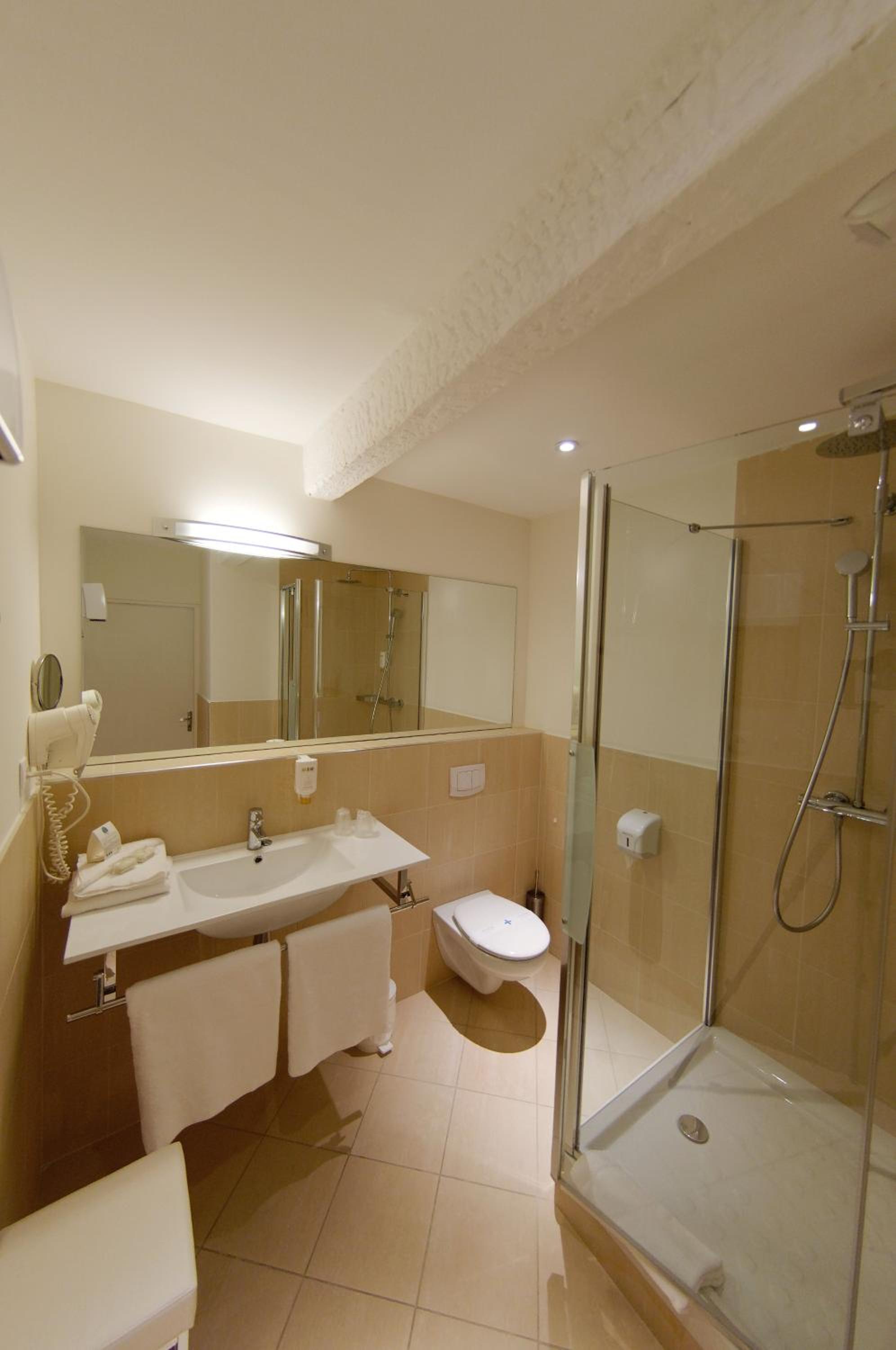 Classic Double Room - Photo 9