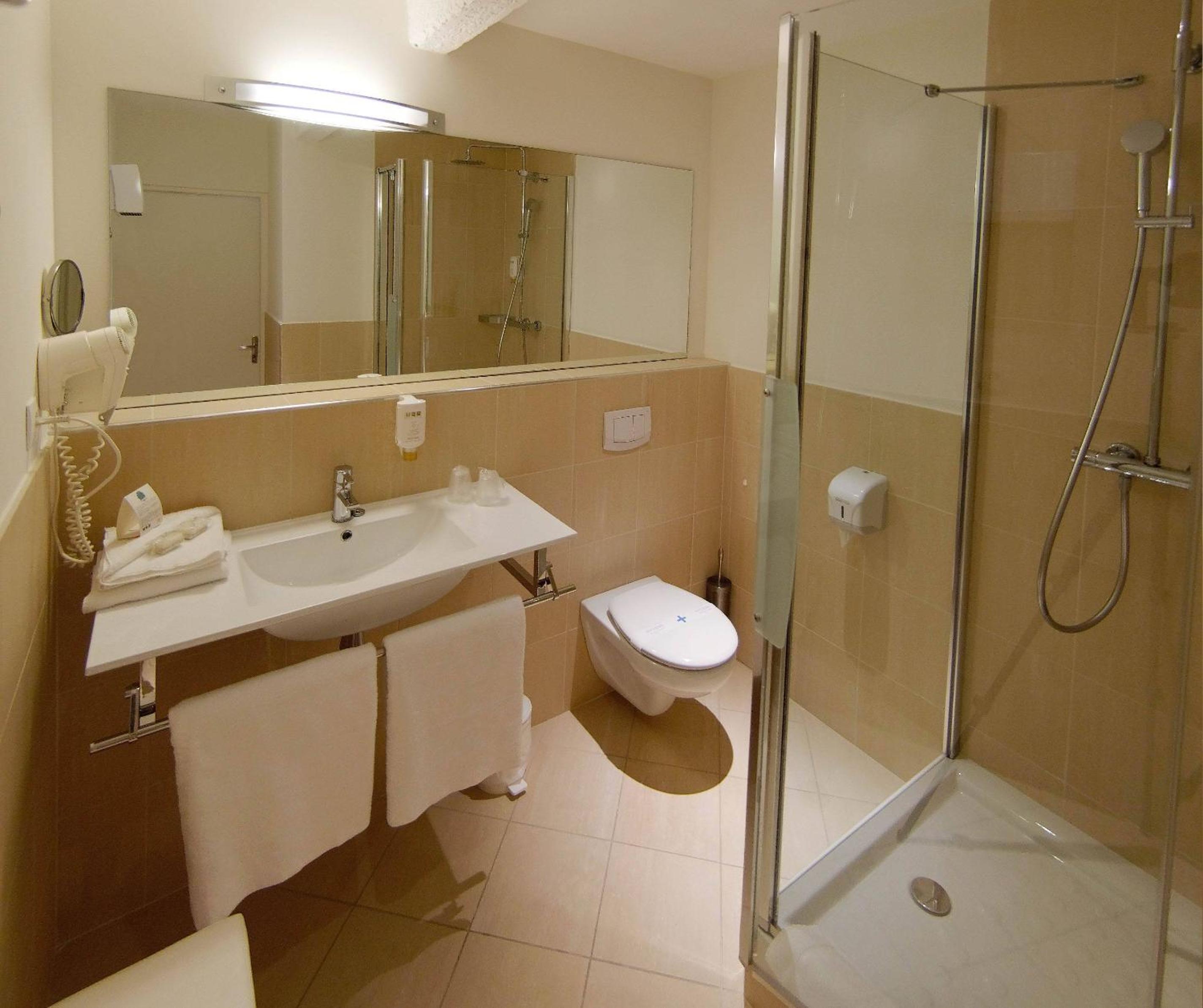 Classic Double Room - Photo 8