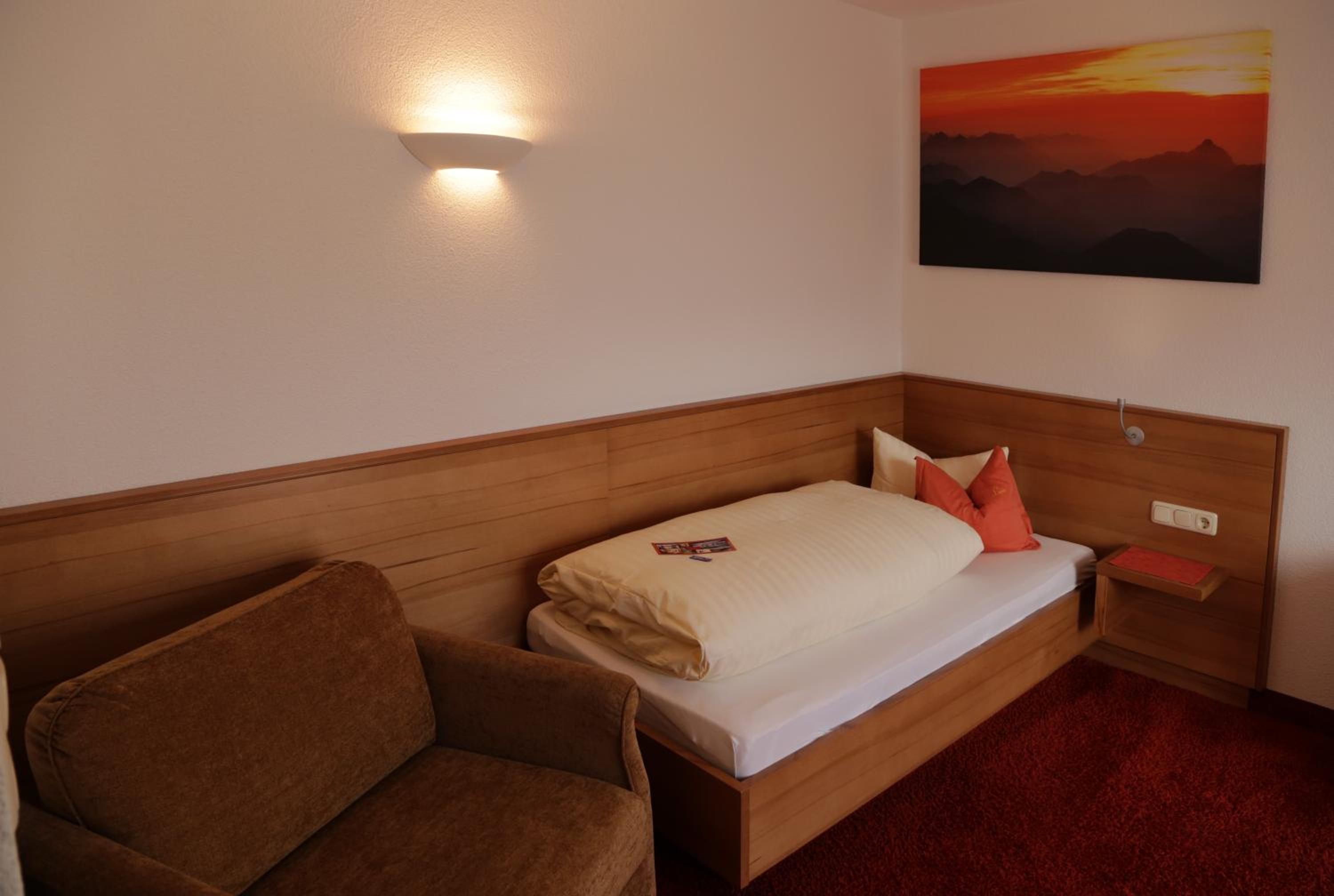 Single Room with Balcony photo 3