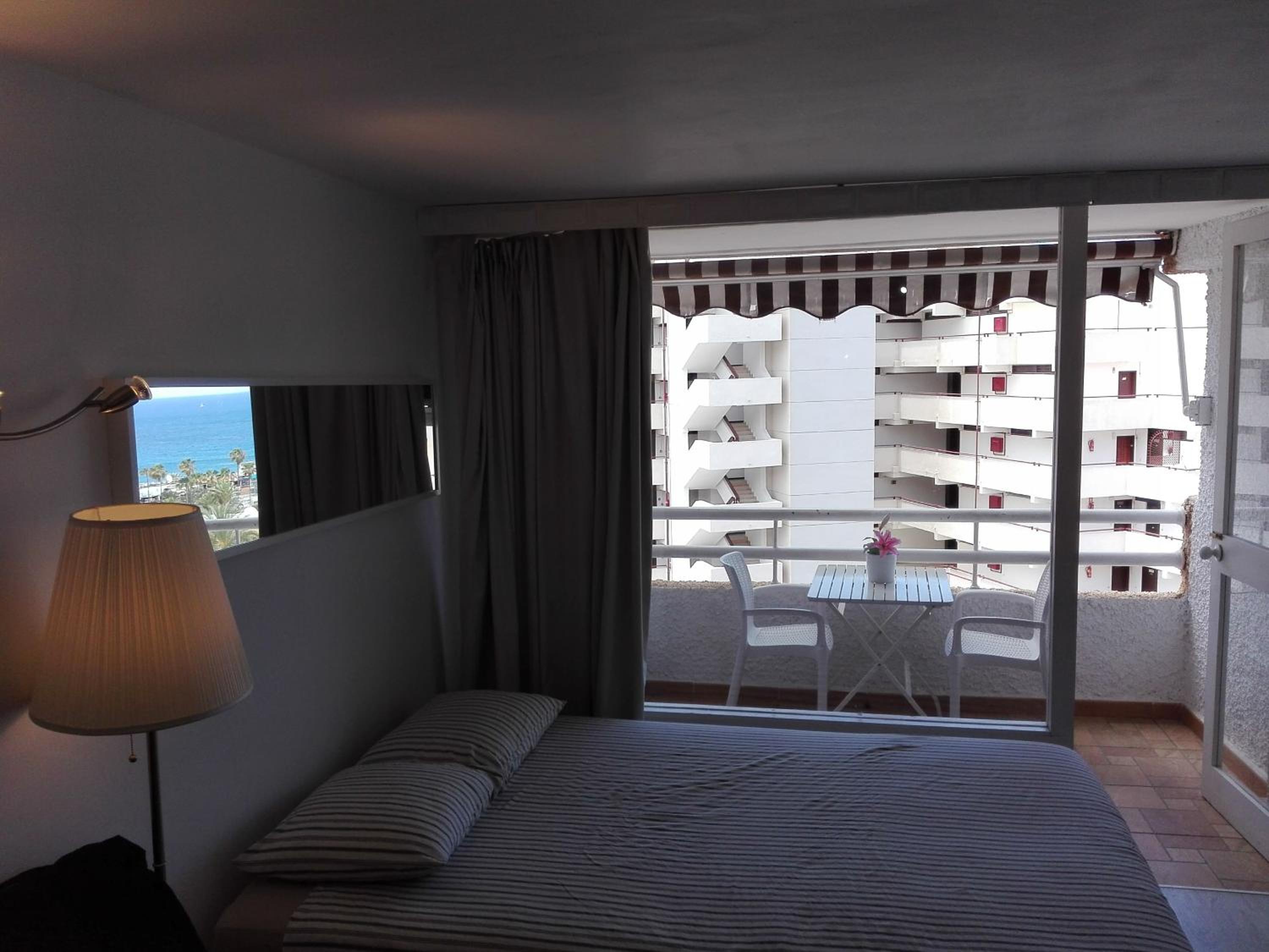 Estudio con vista al mar