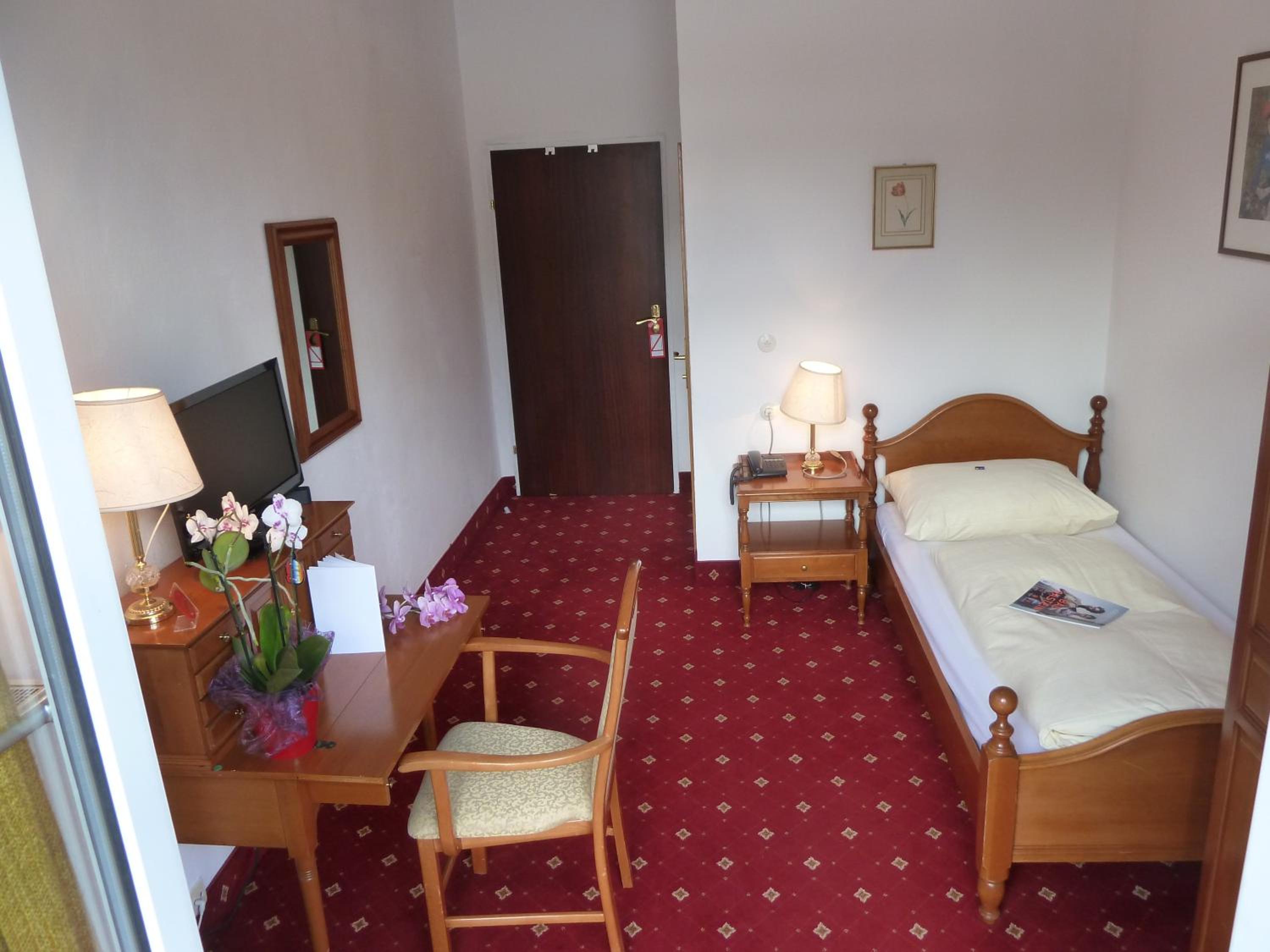Single Room with Balcony photo 2