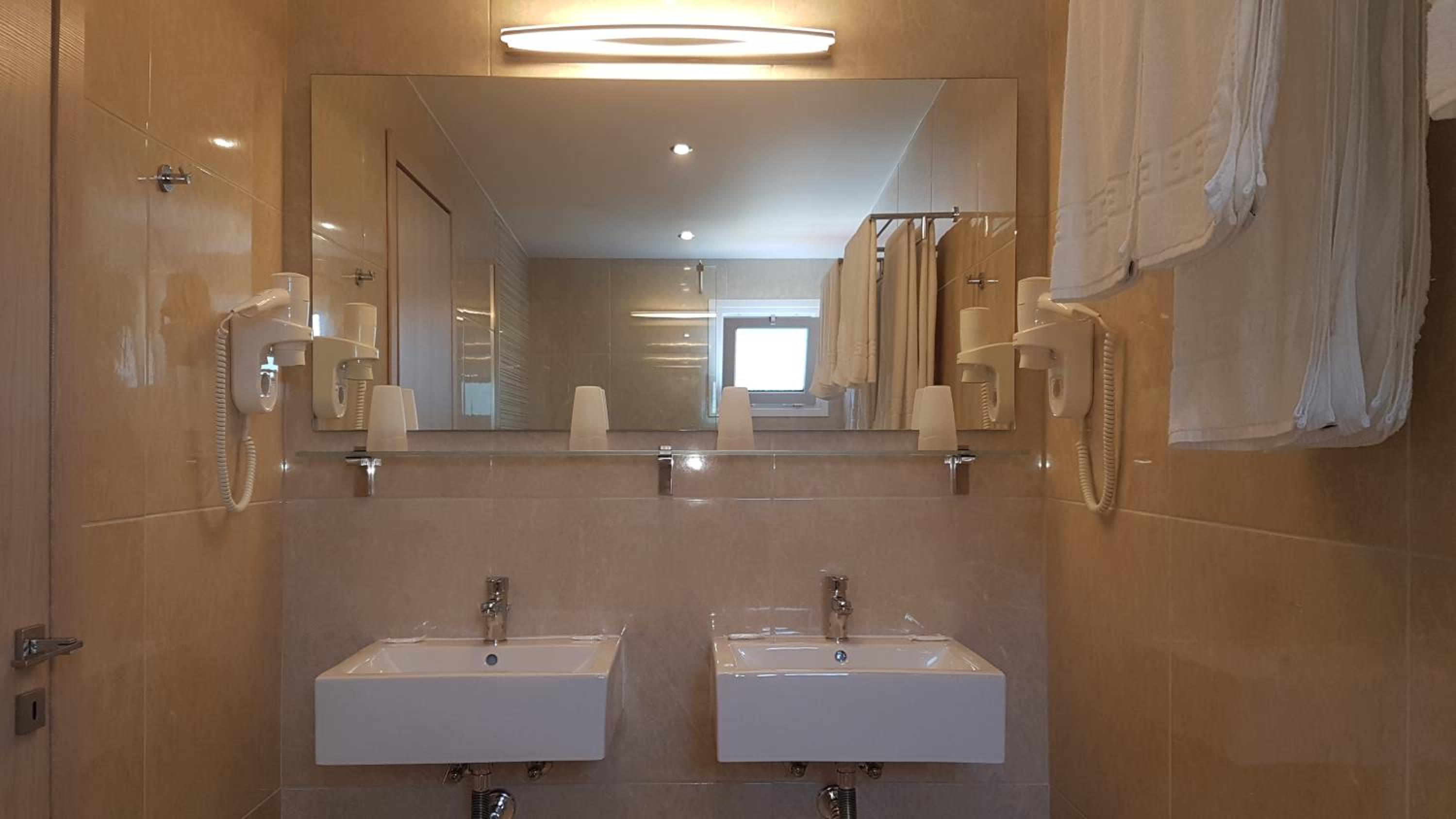 Superior Quadruple Room photo 2