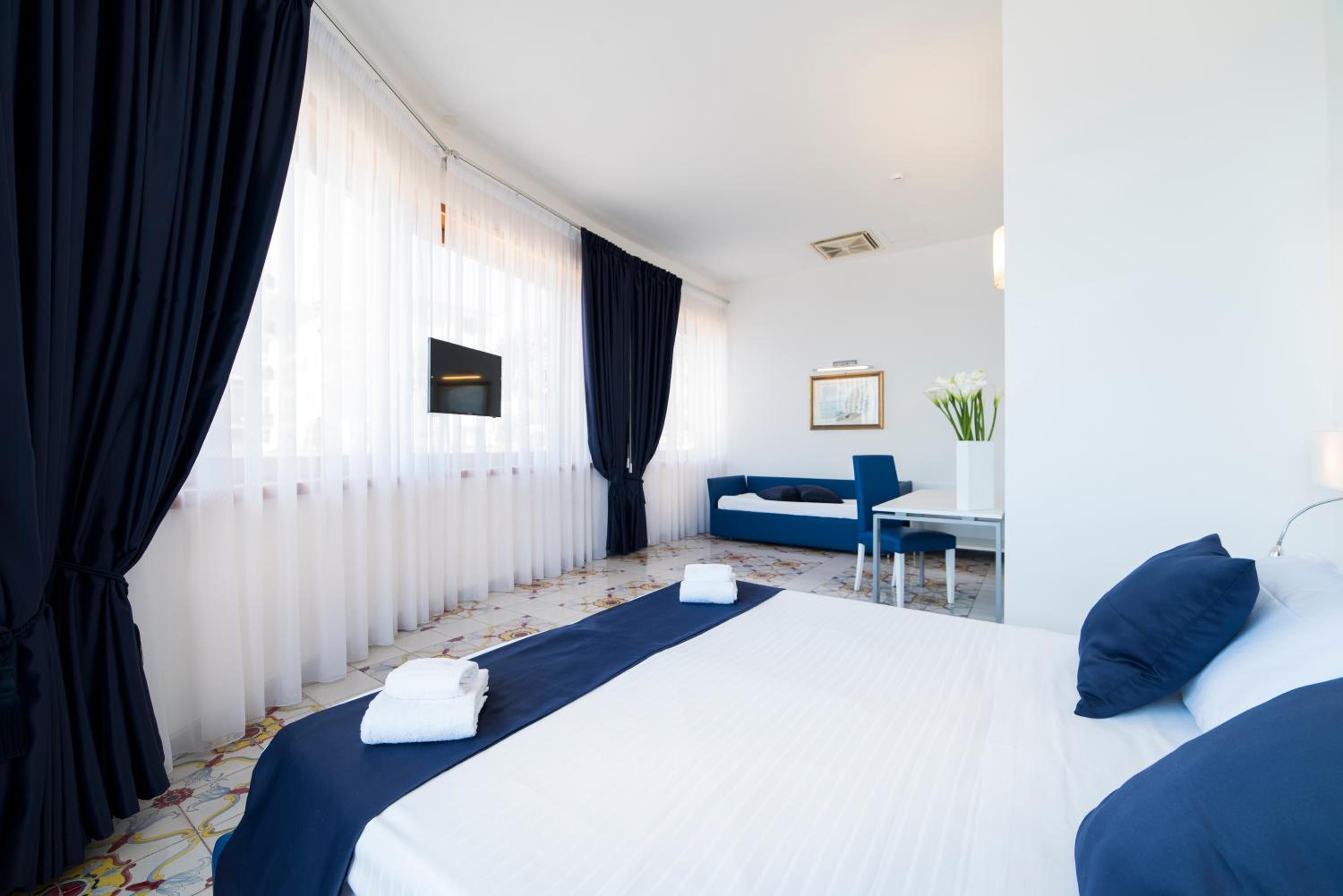 Large Double or Twin Room - Photo 4