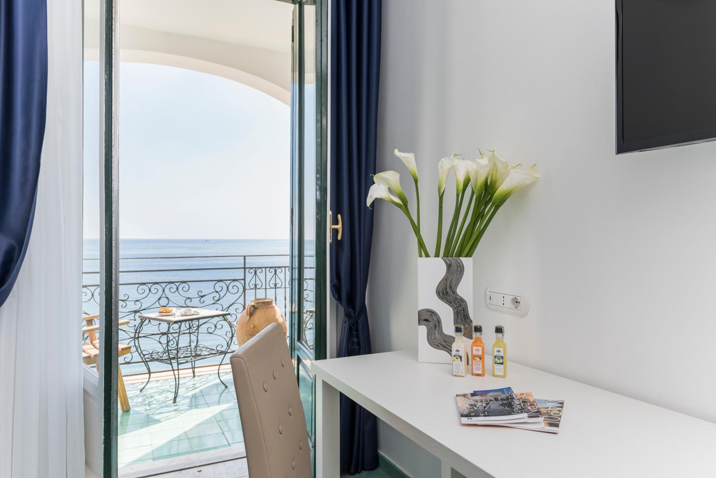 Deluxe Double or Twin Room with Sea View - Photo 5