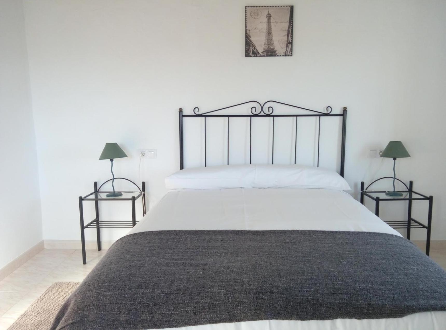 Basic Triple Room with Shared Bathroom photo 3