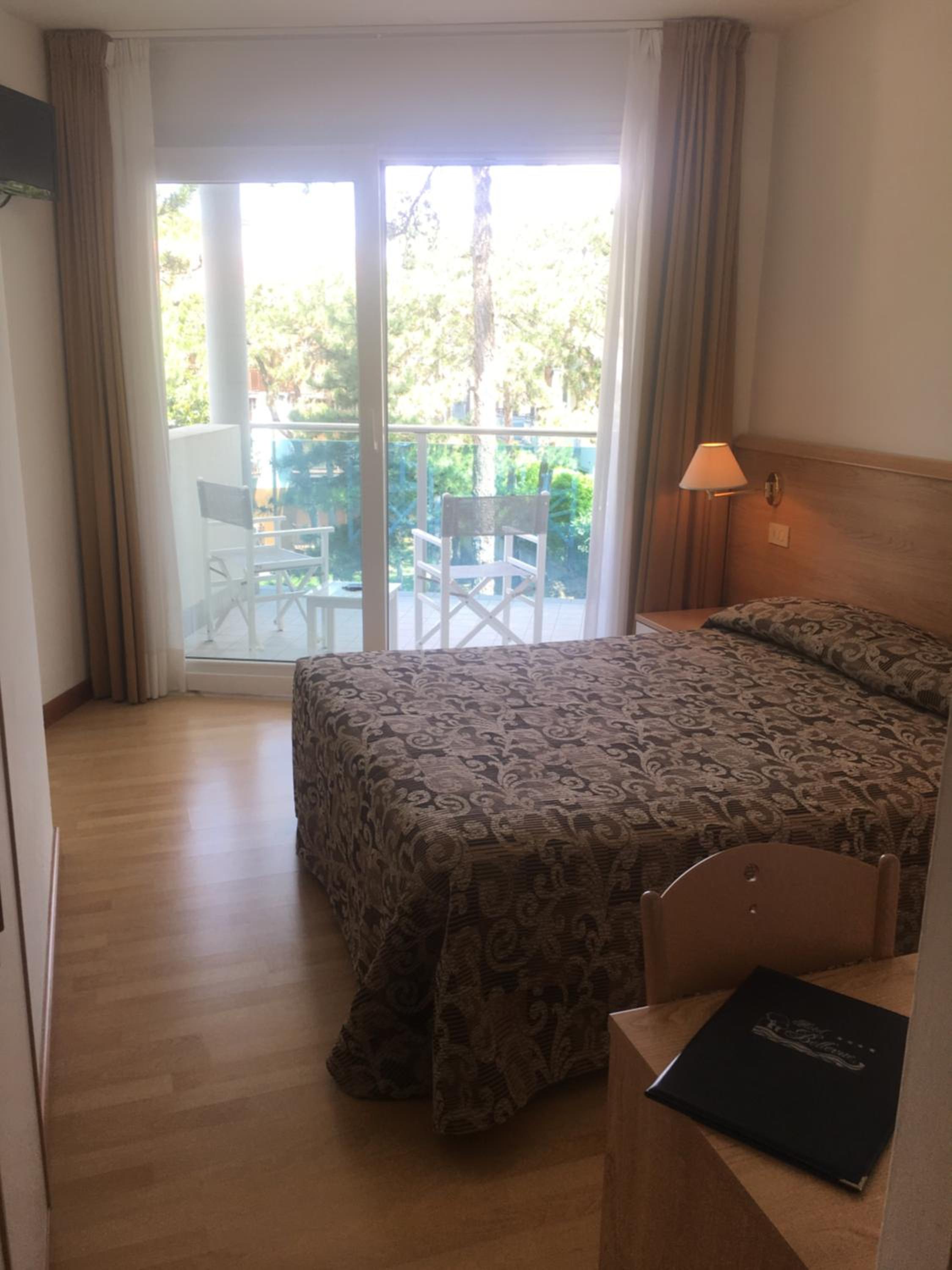Standard Double Room - Photo 10