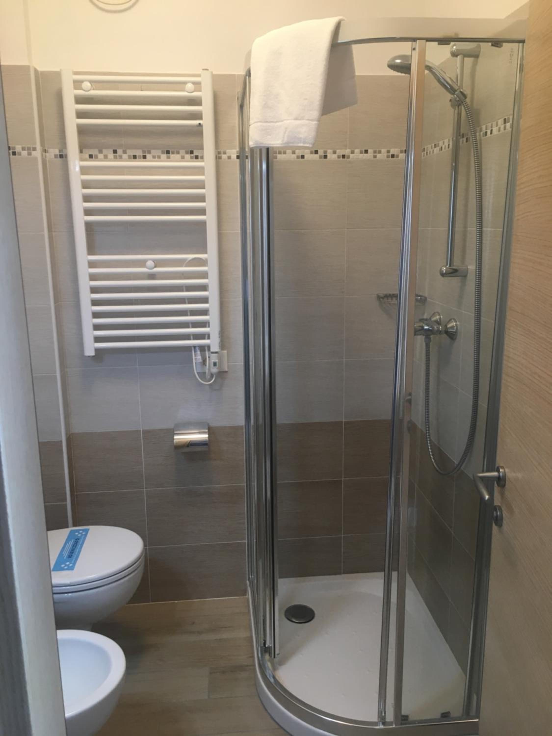 Standard Double Room - Photo 2