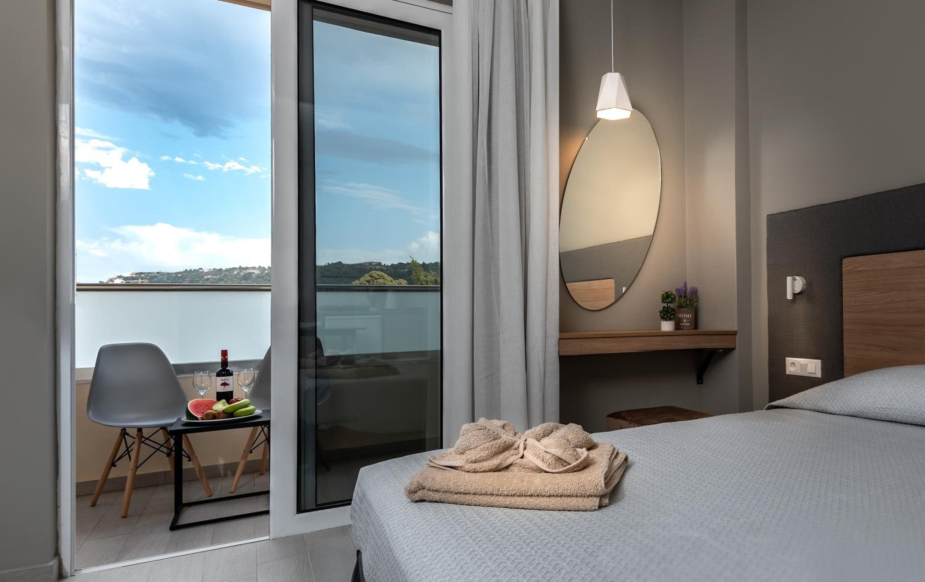 DOUBLE ROOM (On Level)