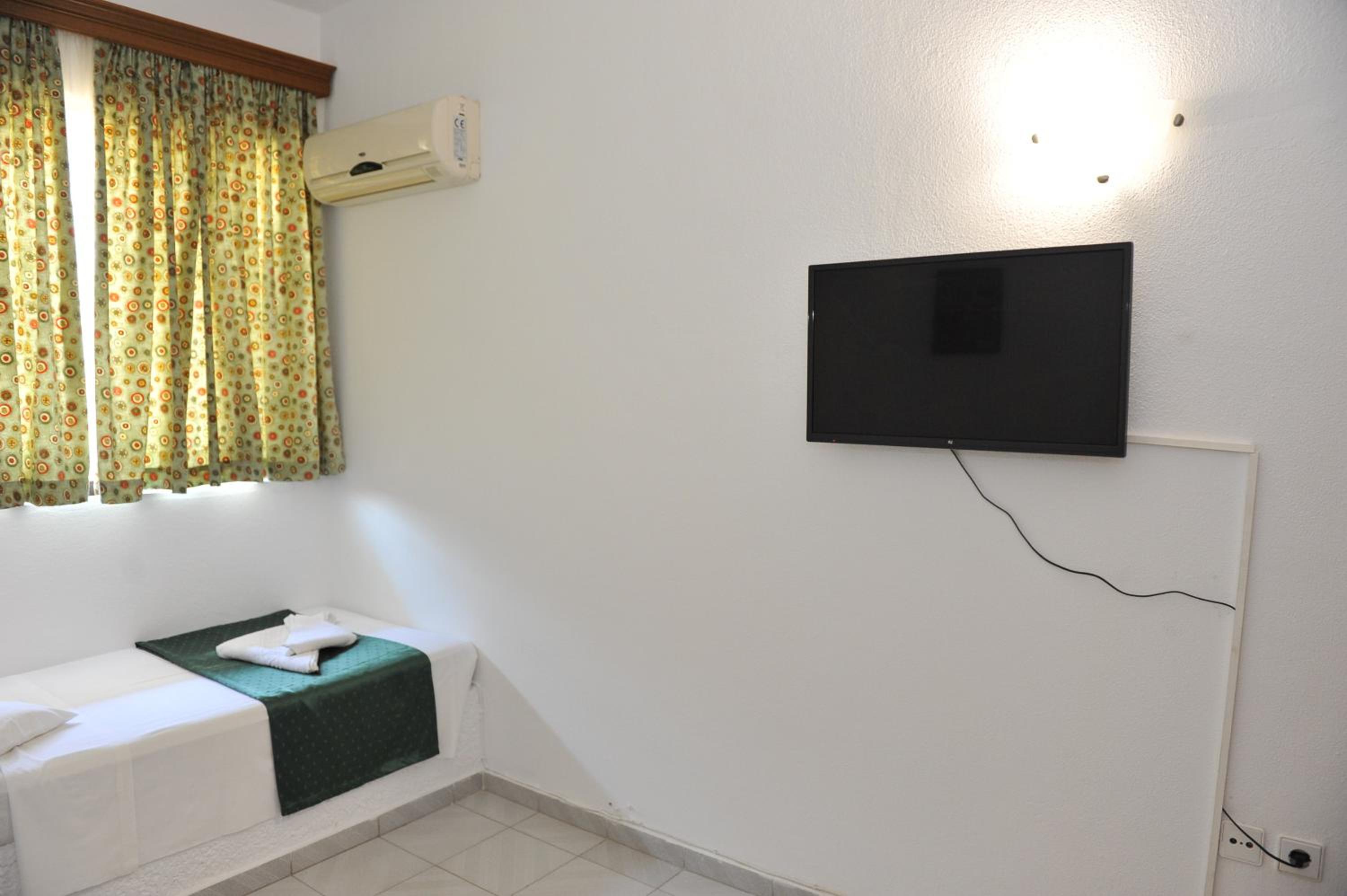 One-Bedroom Apartment - Photo 5
