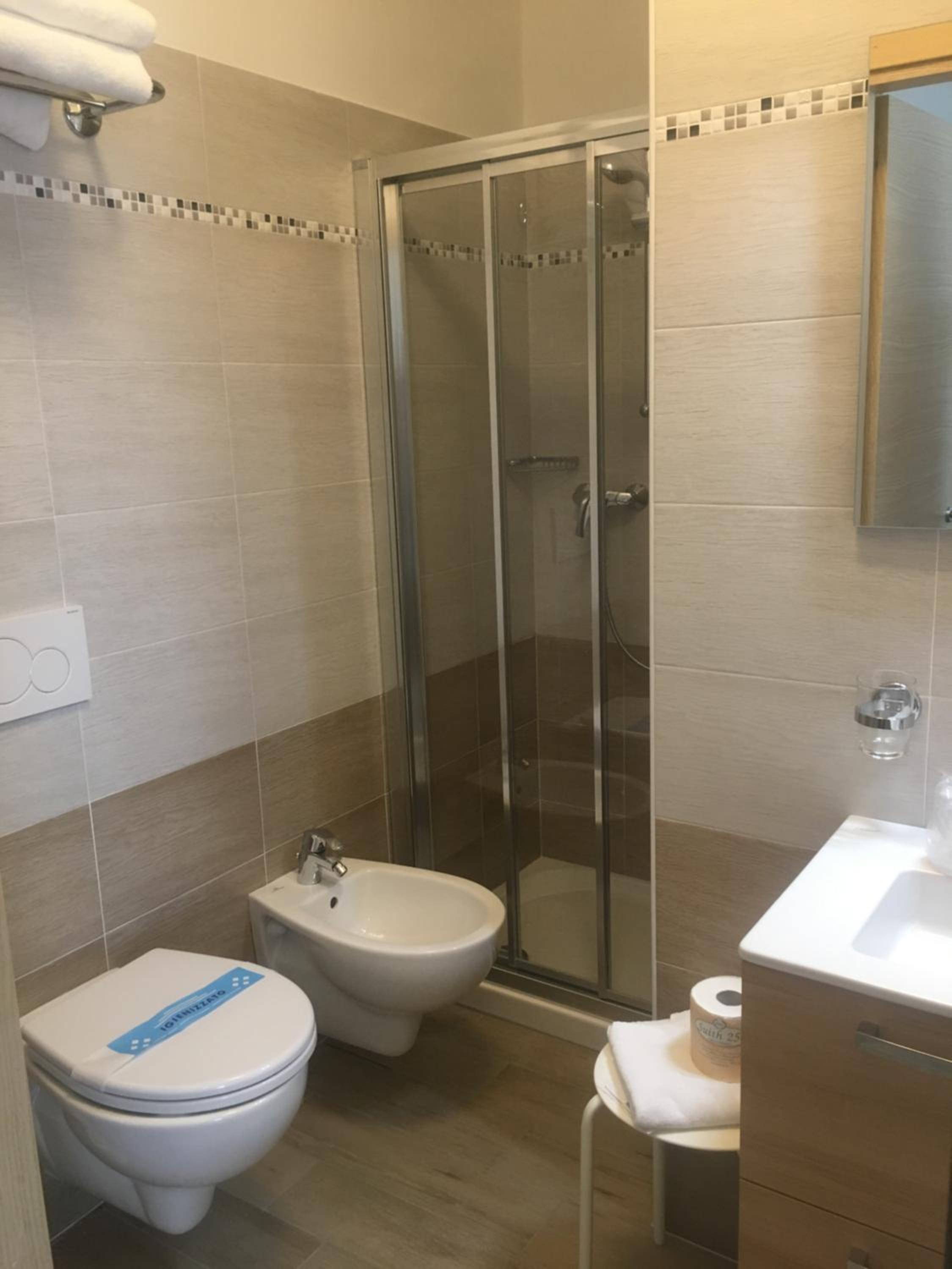 Standard Triple Room - Photo 5