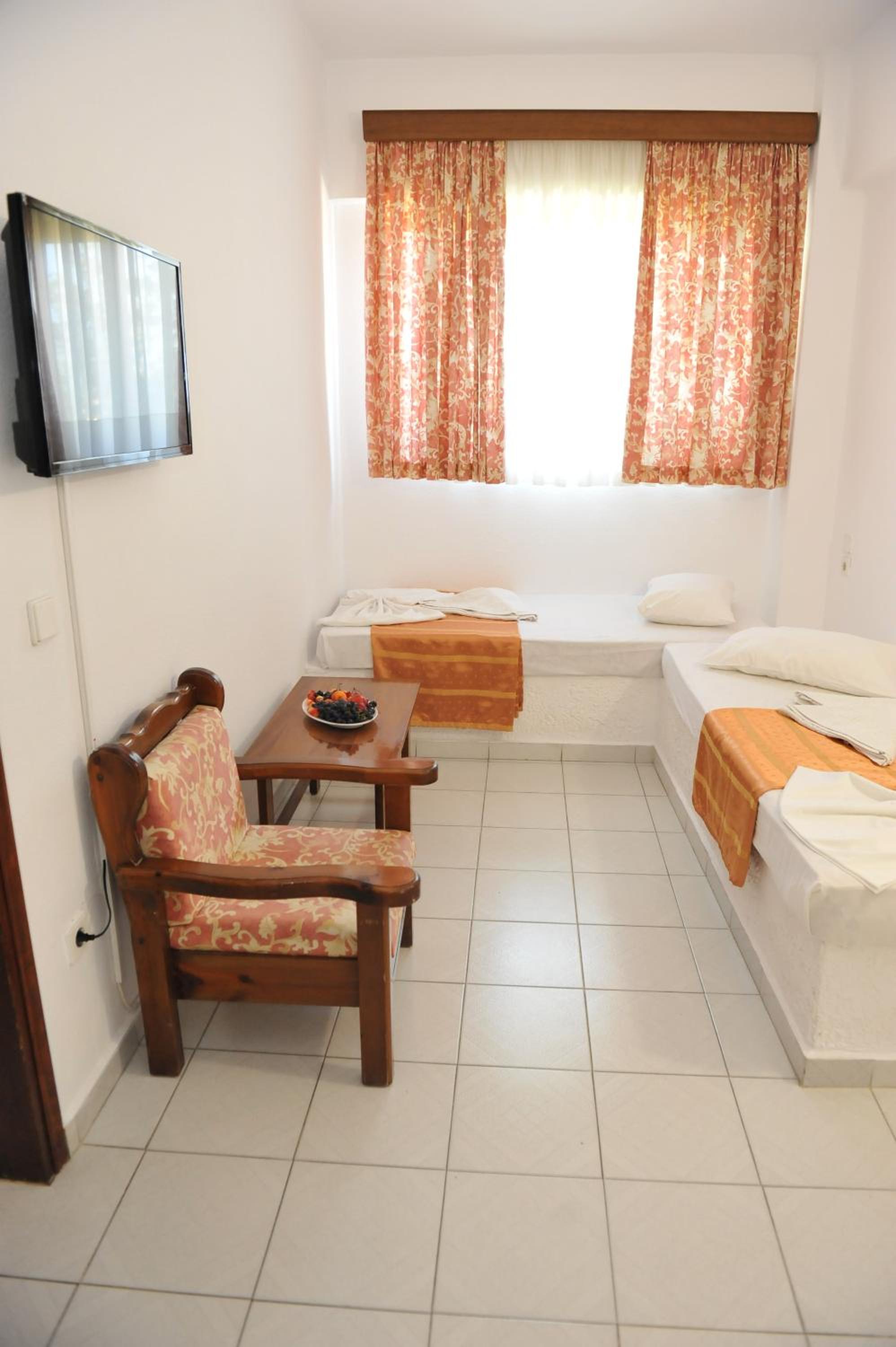 One-Bedroom Apartment - Photo 3