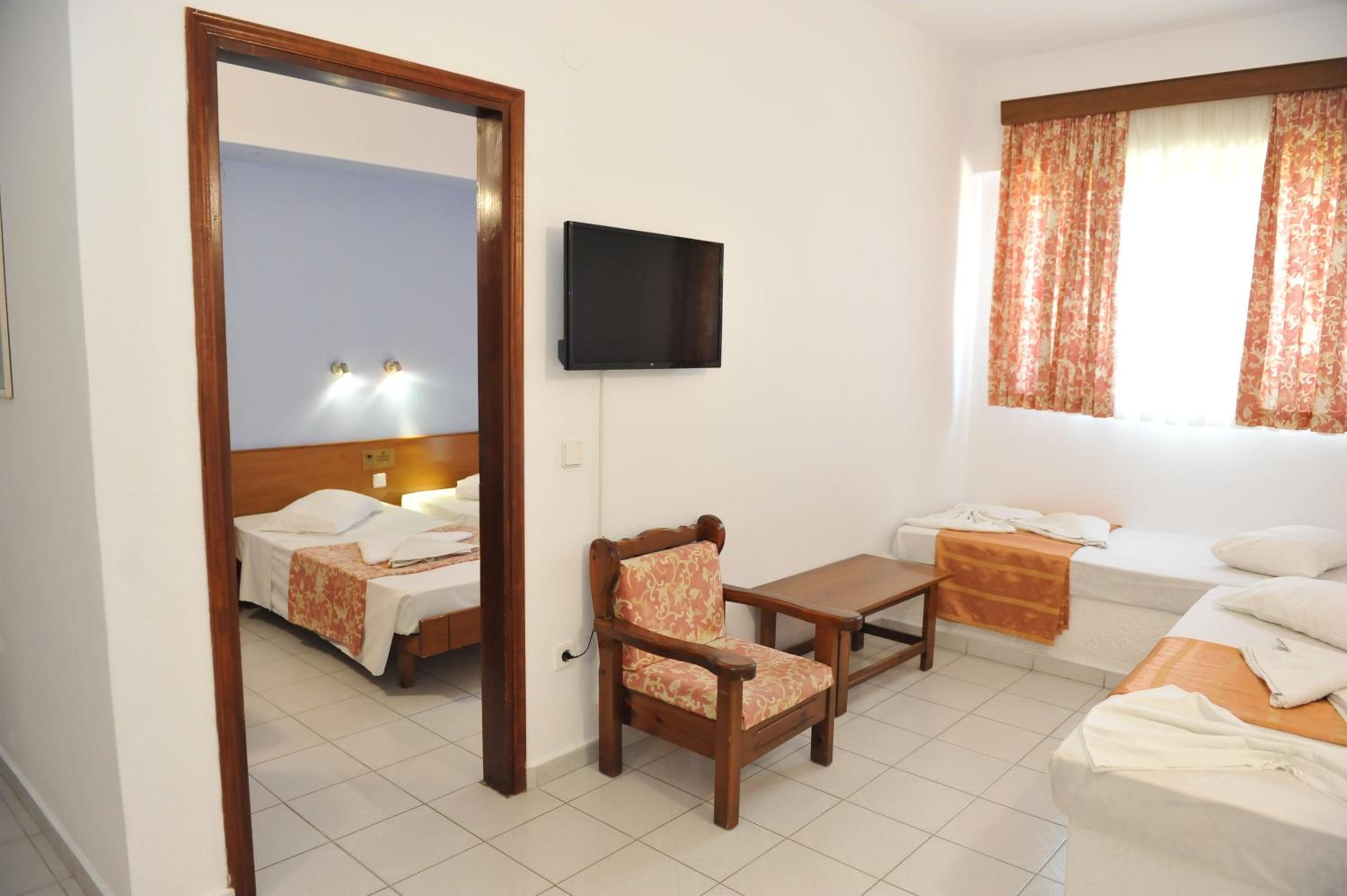 One-Bedroom Apartment - Photo 1