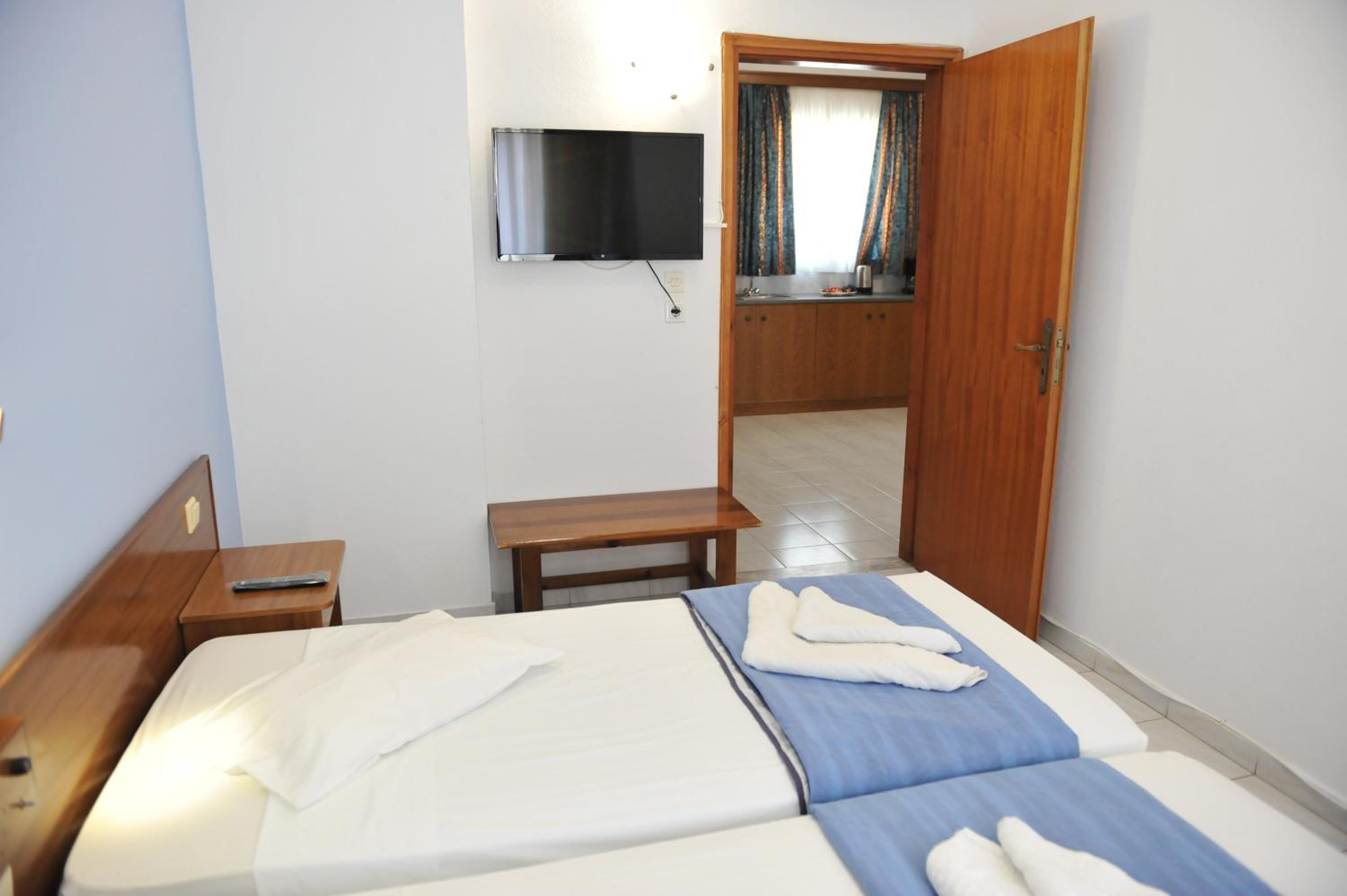 One-Bedroom Apartment - Photo 2