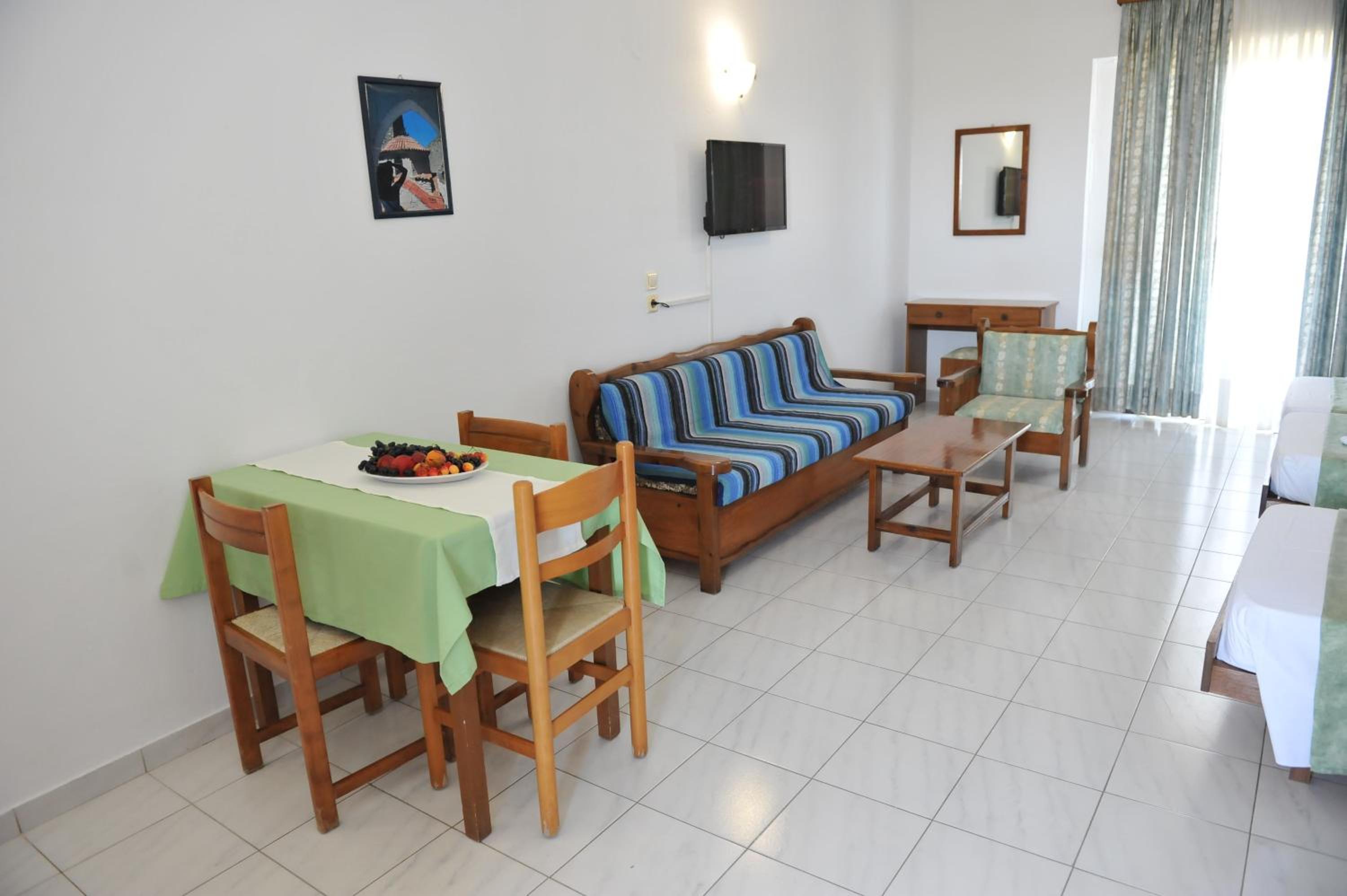 Triple Room - Photo 9