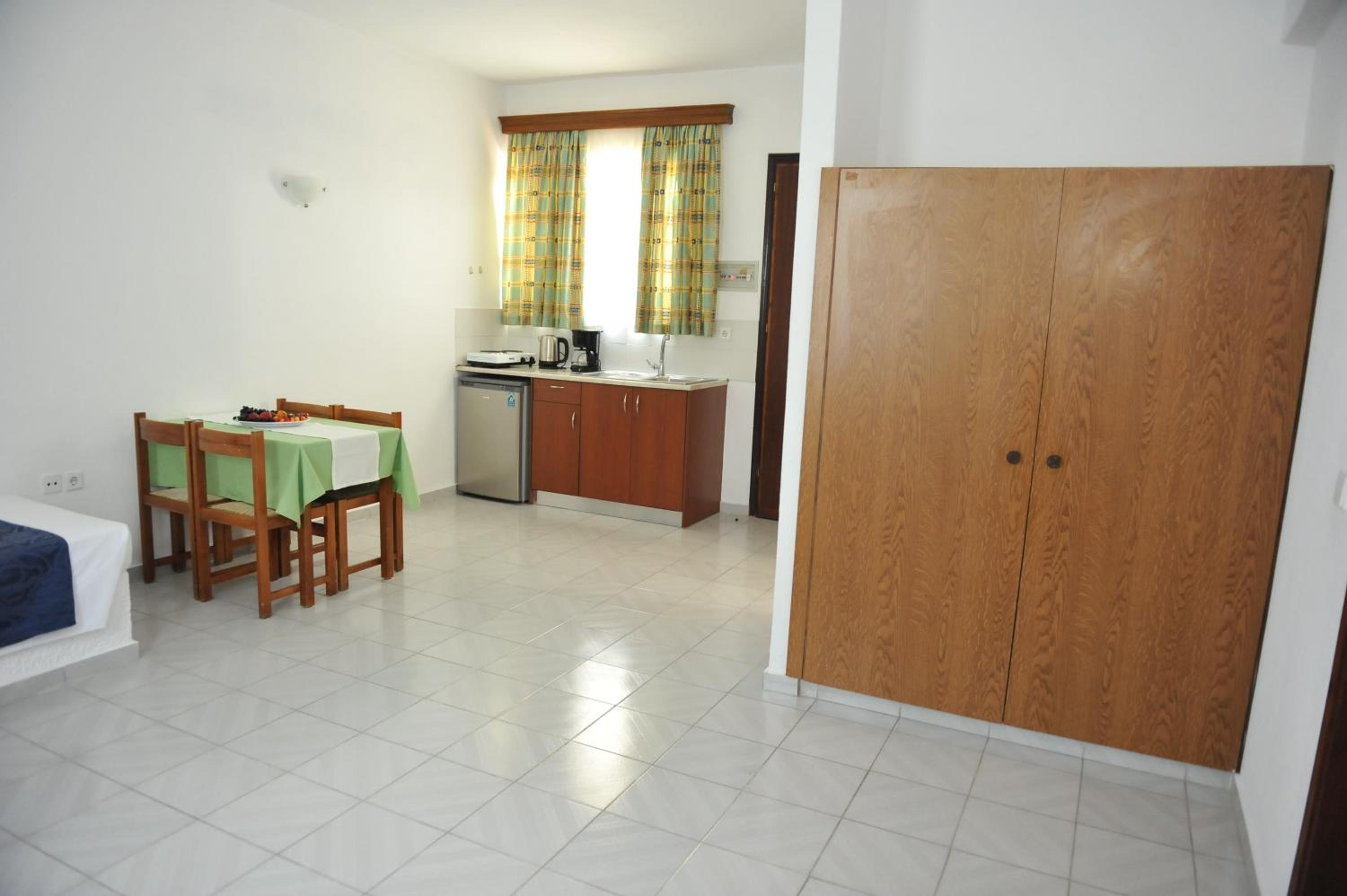 One-Bedroom Apartment - Photo 7