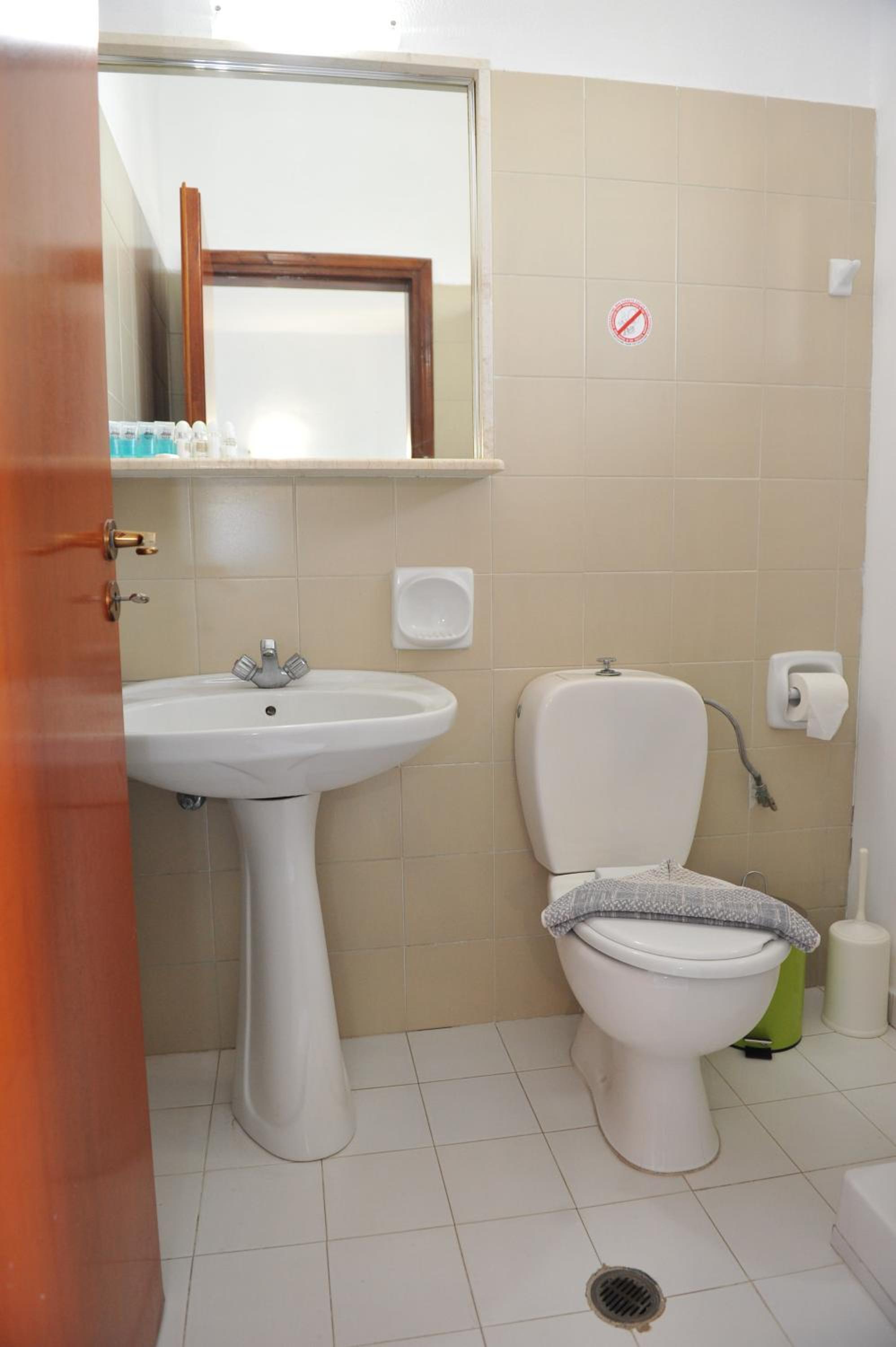One-Bedroom Apartment - Photo 8
