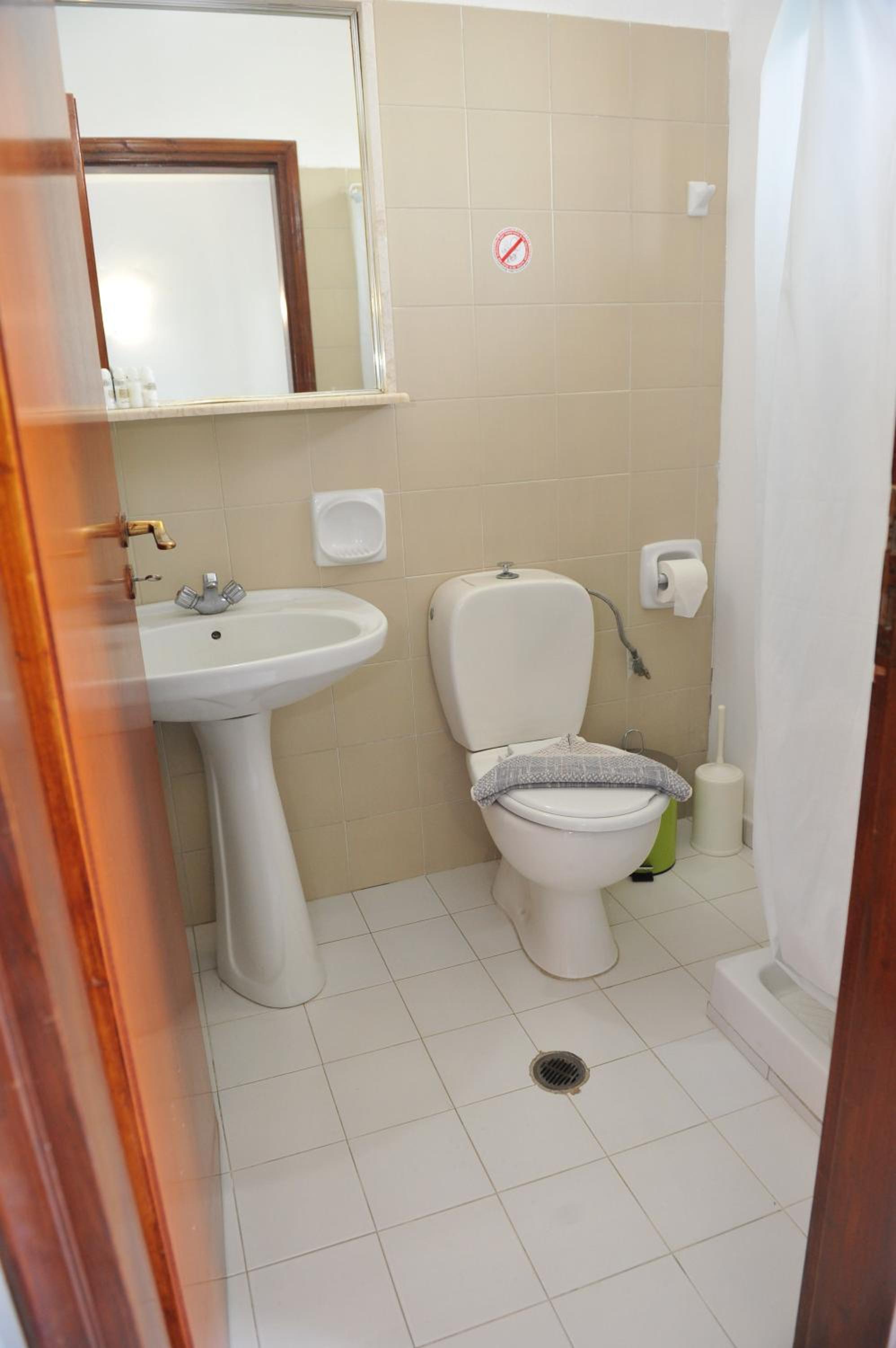 One-Bedroom Apartment - Photo 13