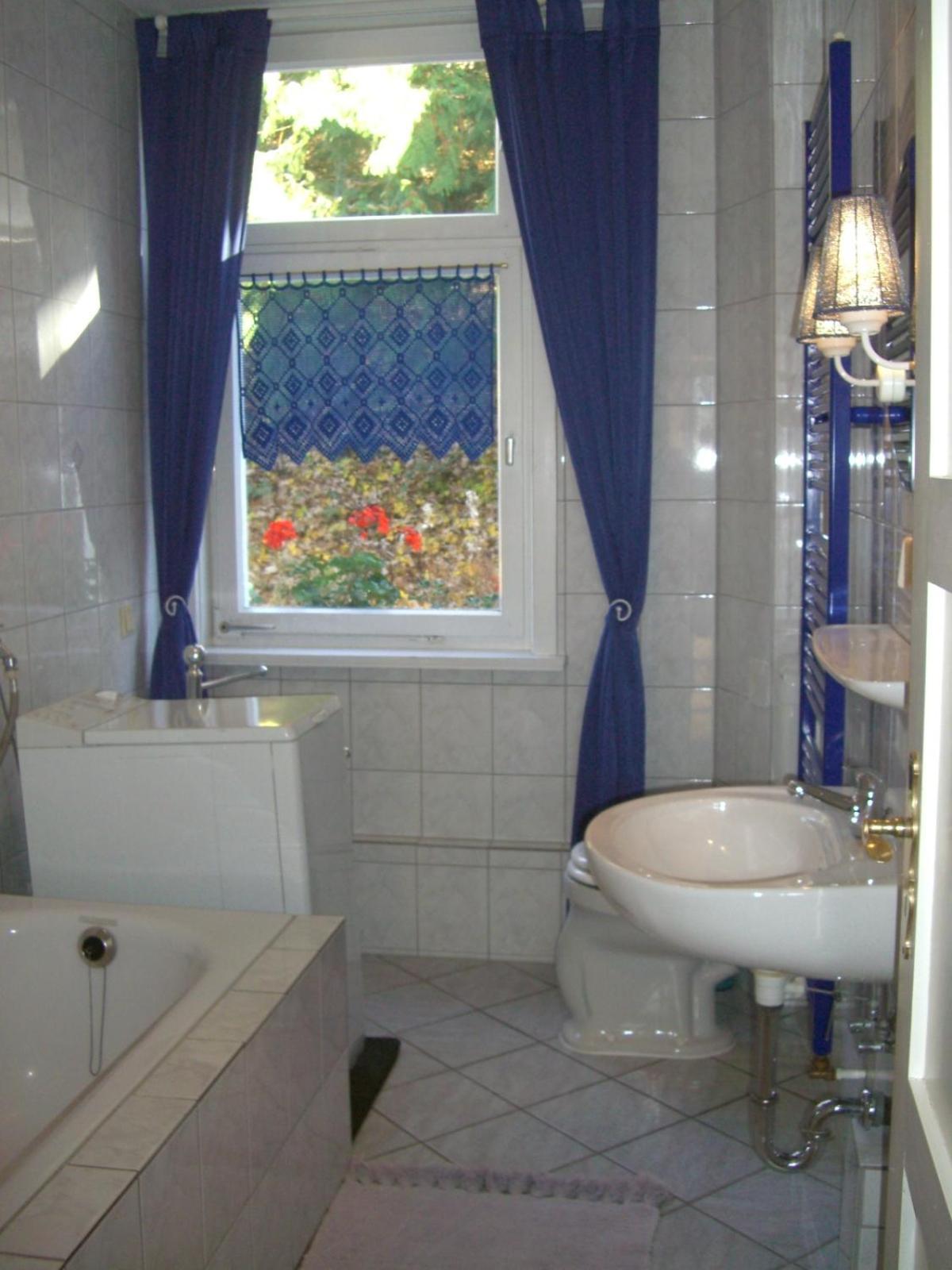 One-Bedroom Apartment (2 - 4 Adults) - Photo 9