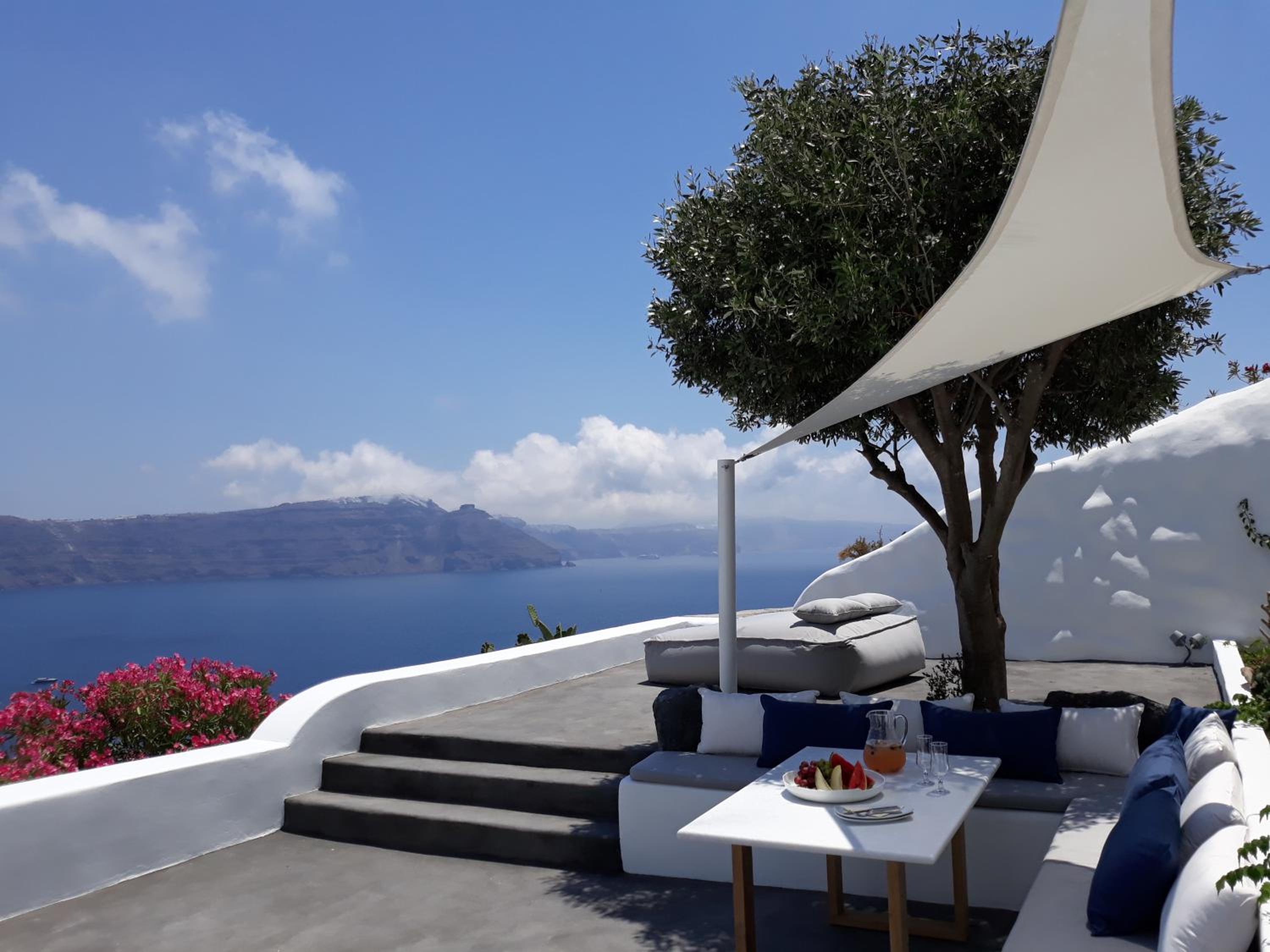 Olive Tree Suite with Plunge Pool and Caldera View photo 2