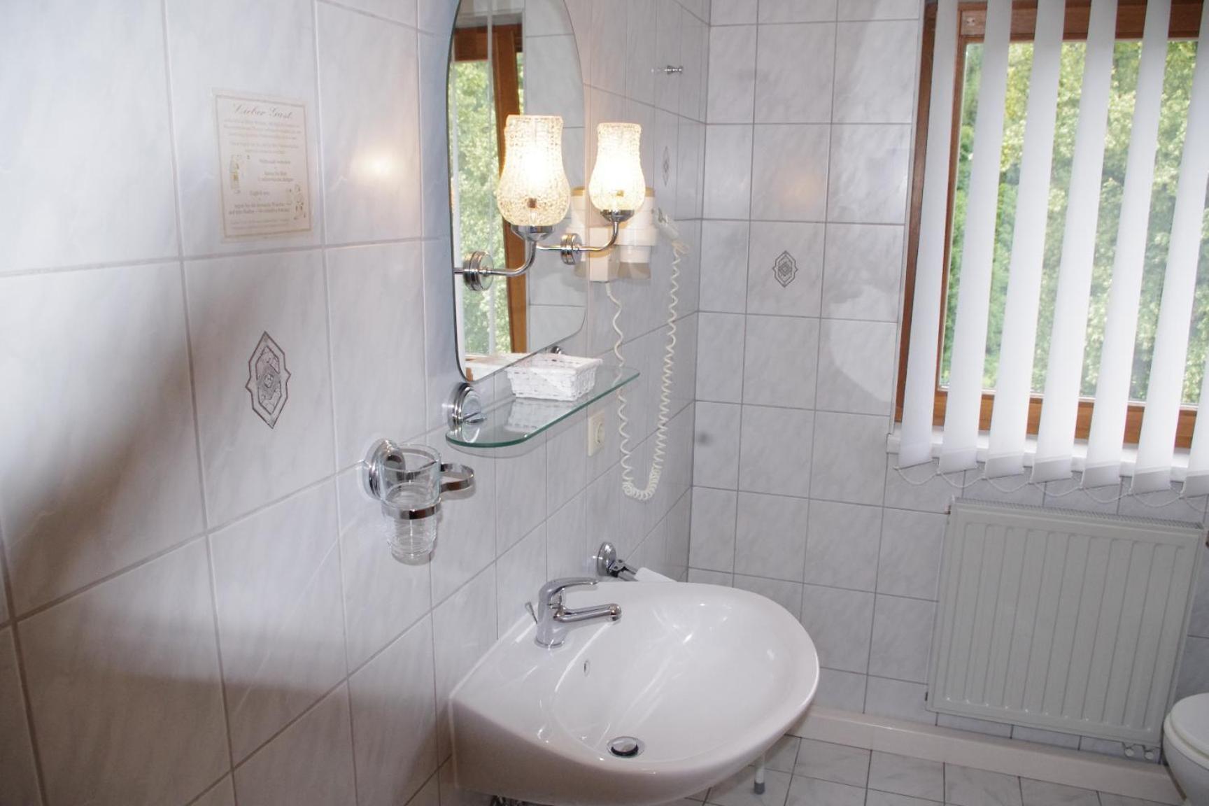 Standard Double Room - Photo 10