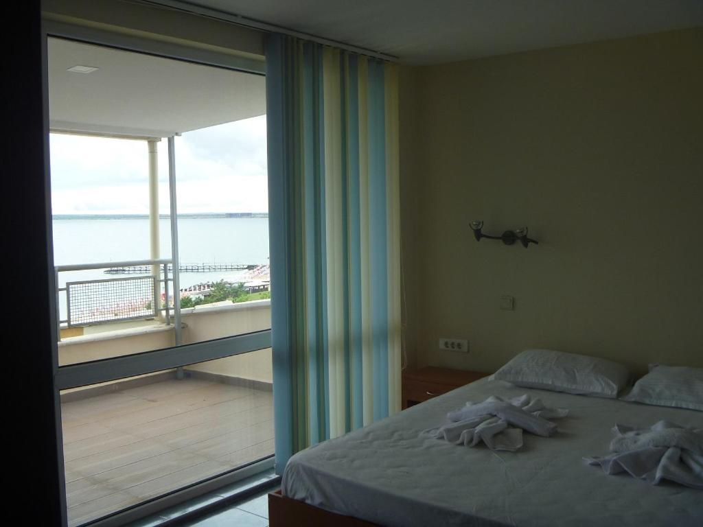 Two-Bedroom Apartment with Sea View photo 2