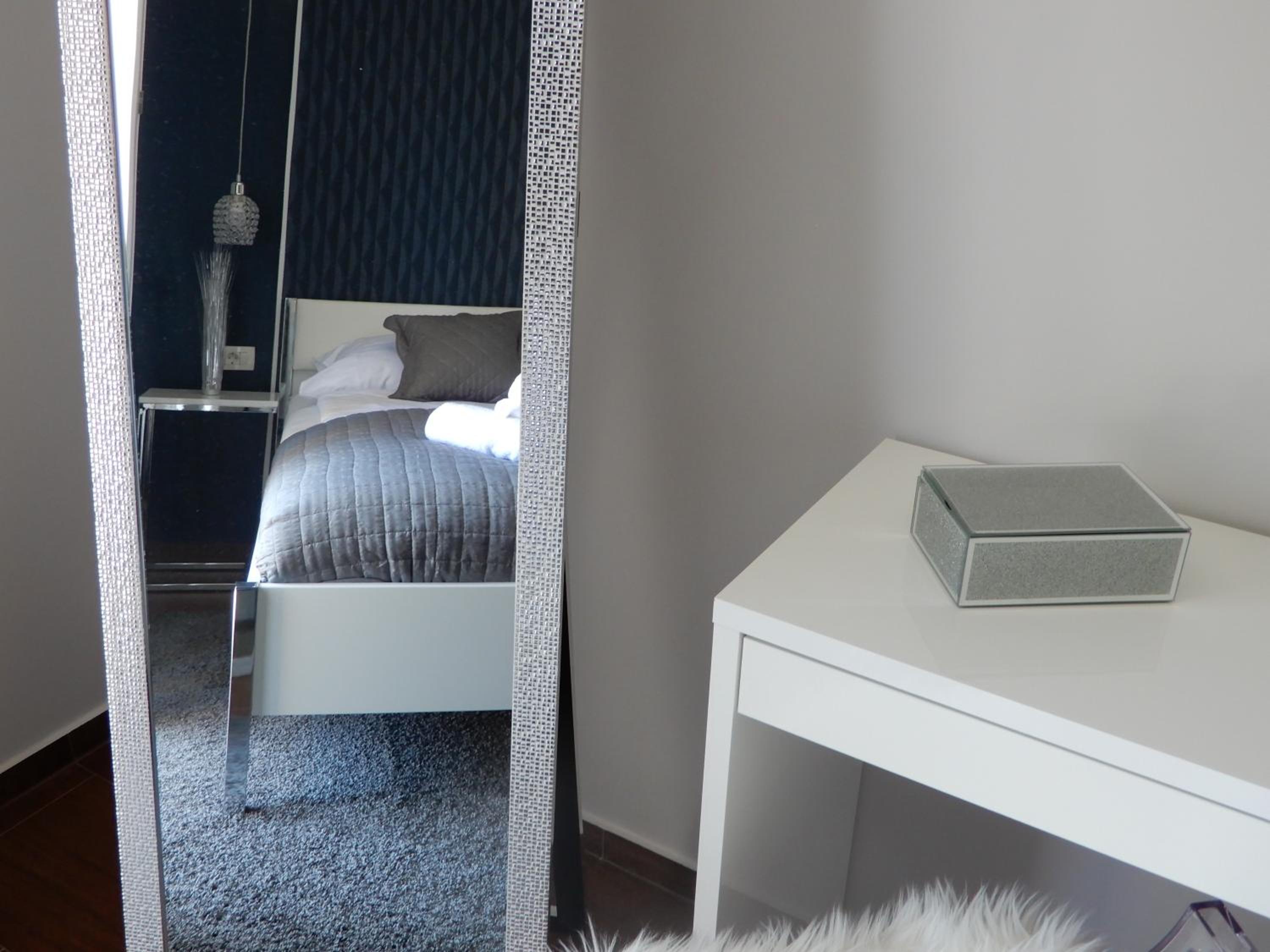 Two-Bedroom Apartment - Photo 19