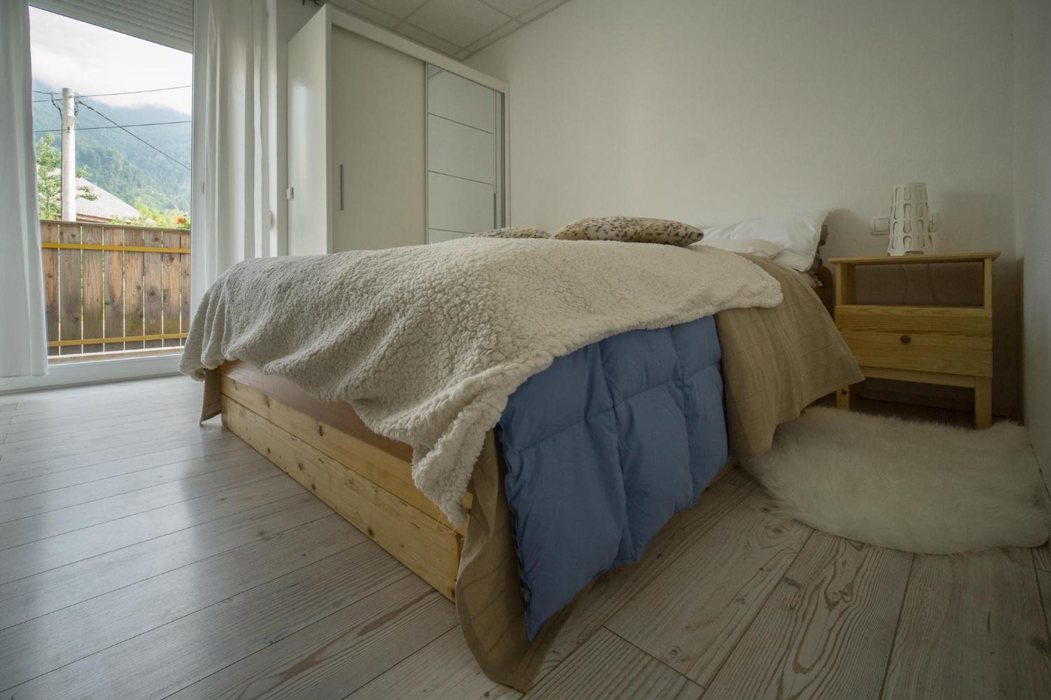 Double Room with Balcony - Photo 4