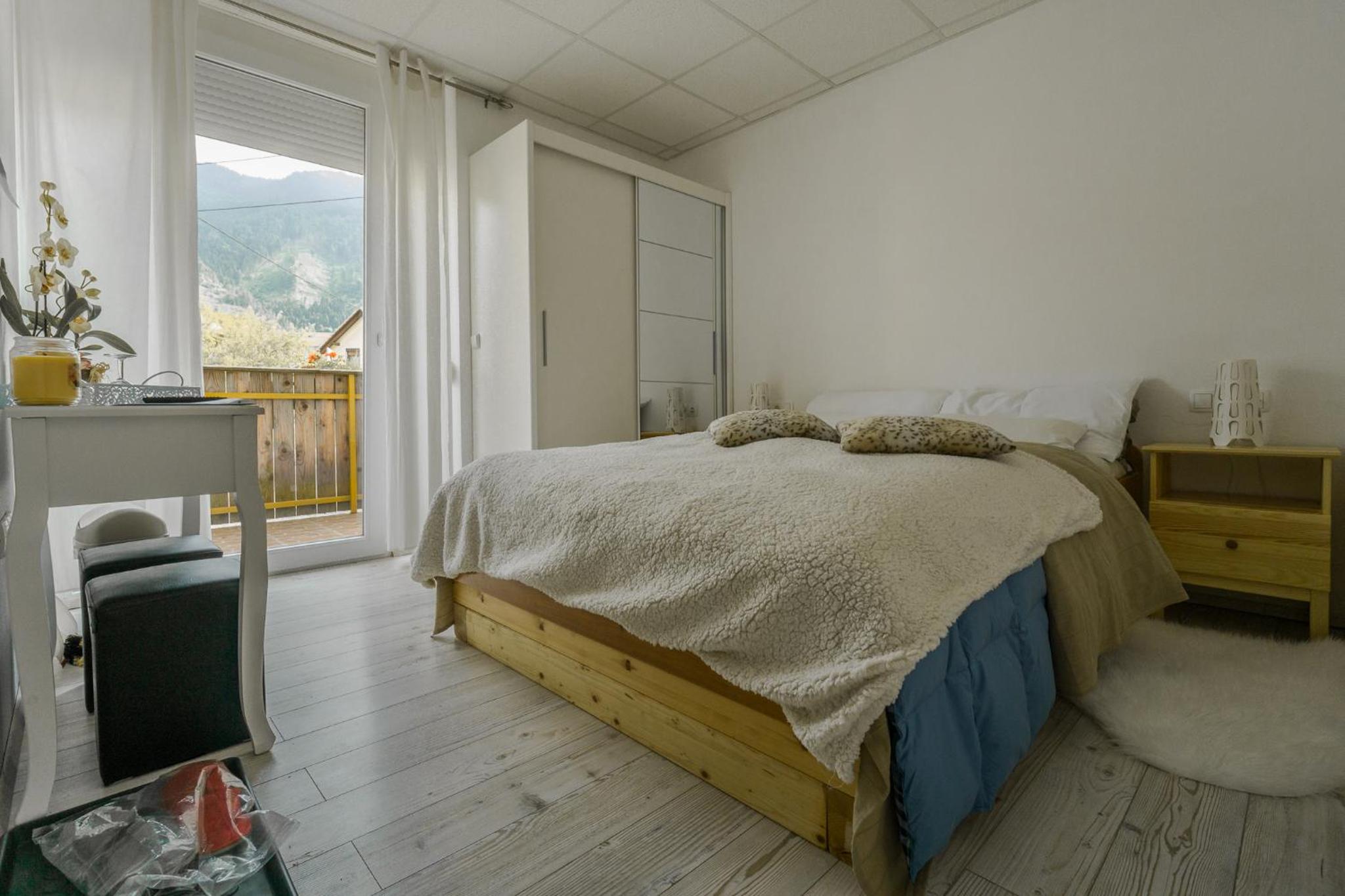Double Room with Balcony - Photo 2