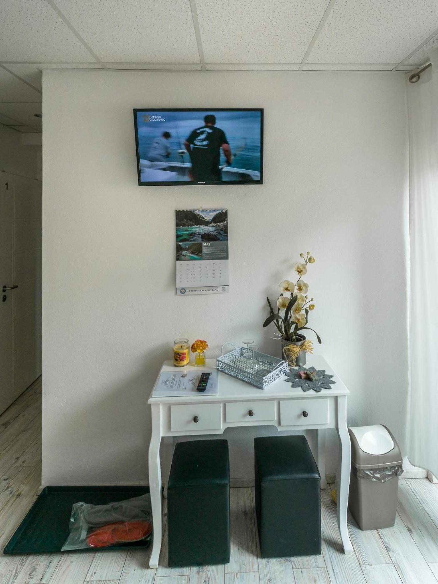 Double Room with Balcony - Photo 5