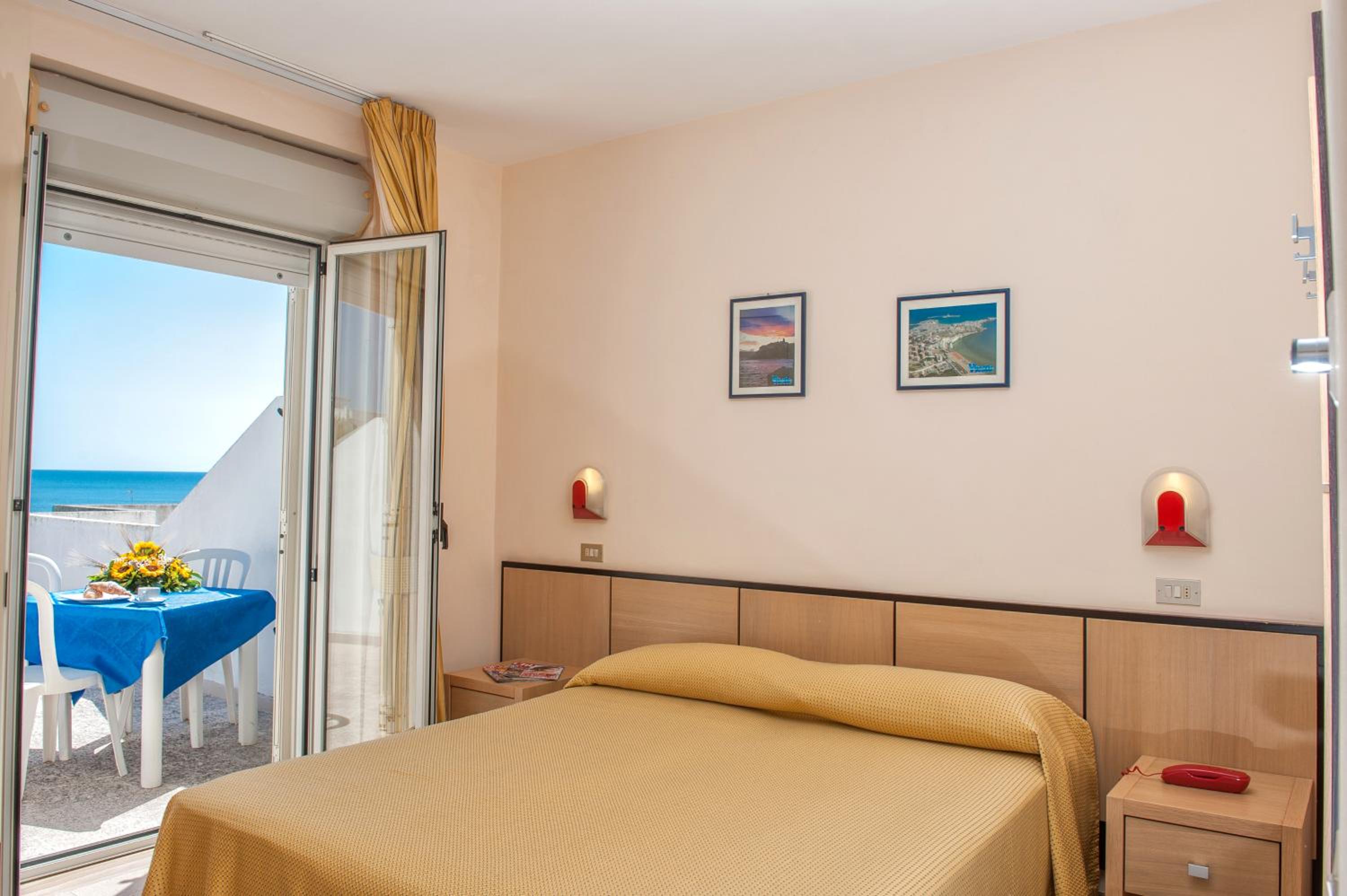 Deluxe Triple Room with Sea View