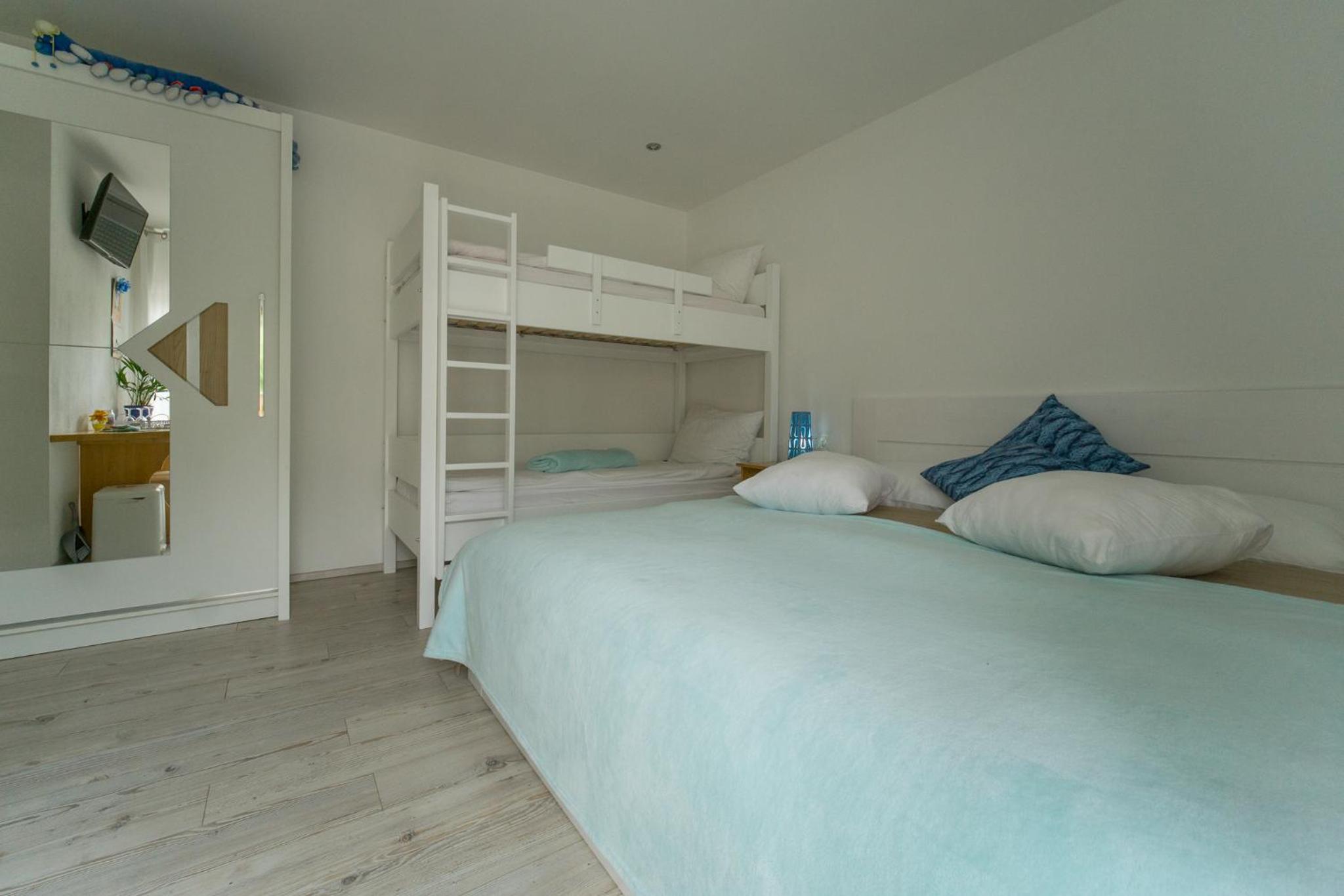 Quadruple Room with Balcony - Photo 2