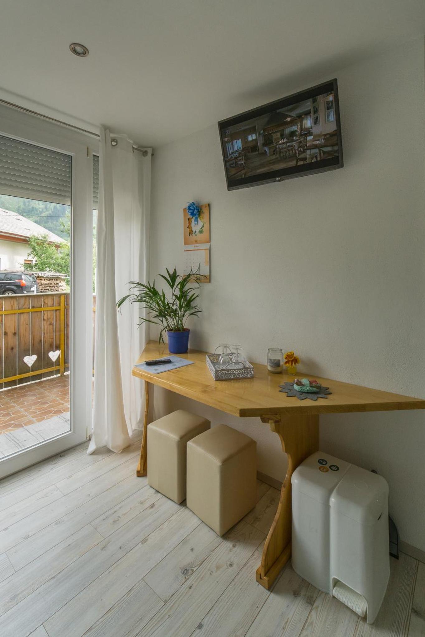 Quadruple Room with Balcony - Photo 5