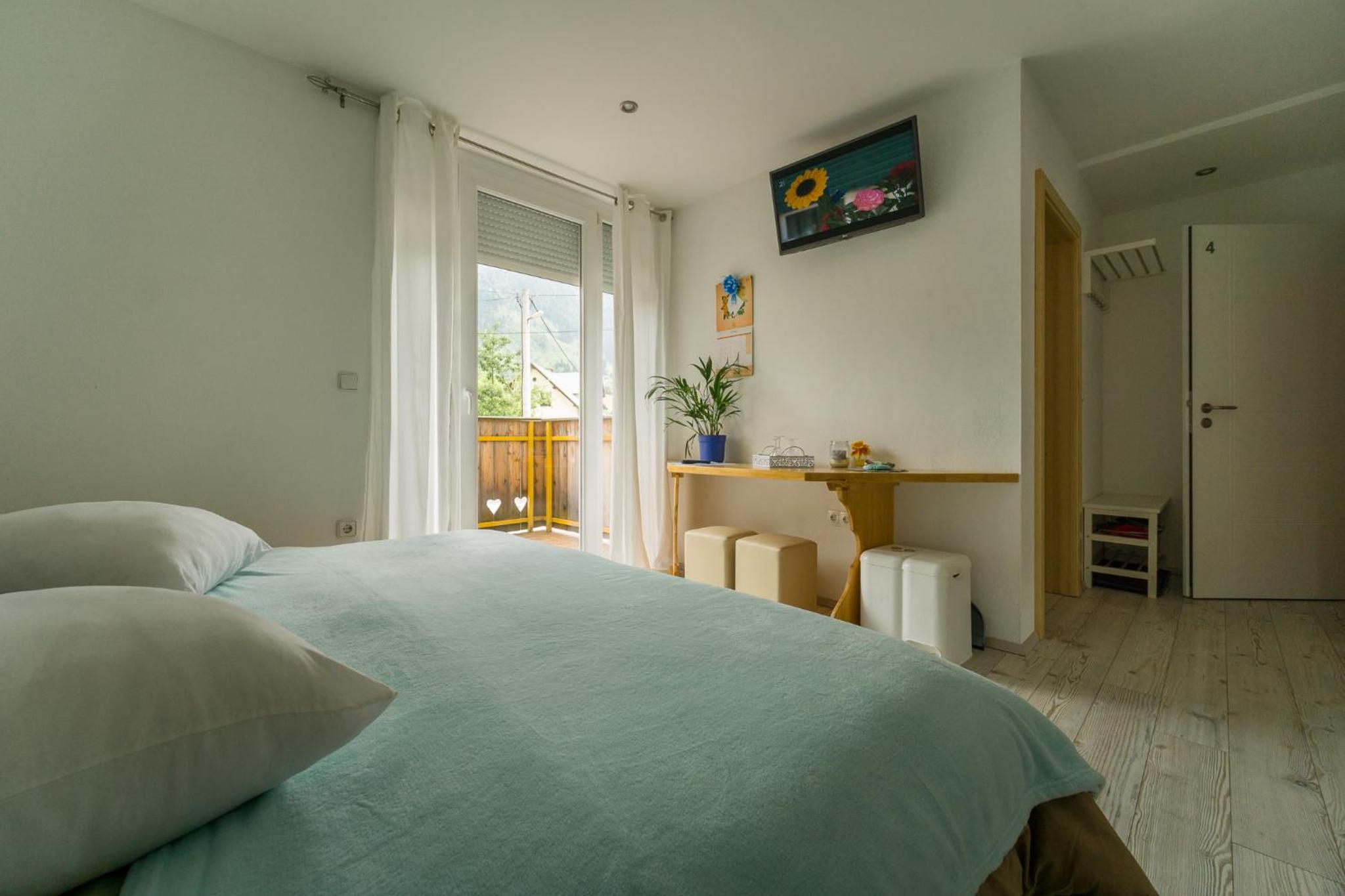 Quadruple Room with Balcony - Photo 3