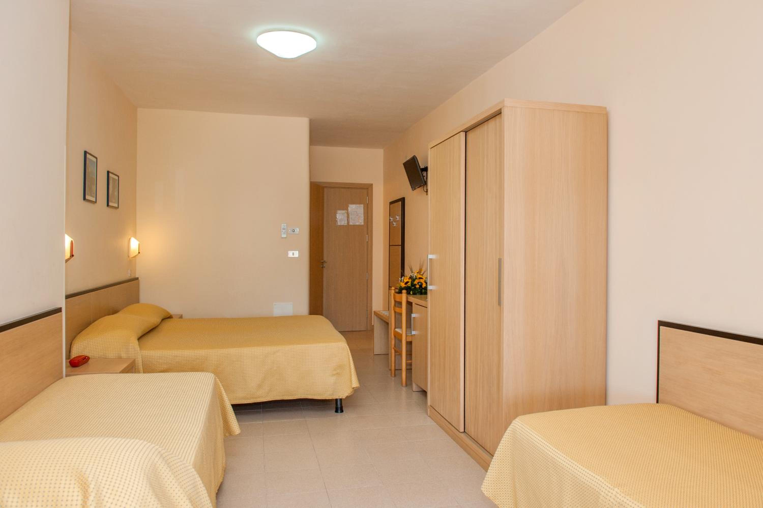 Deluxe Quadruple Room with Sea View
