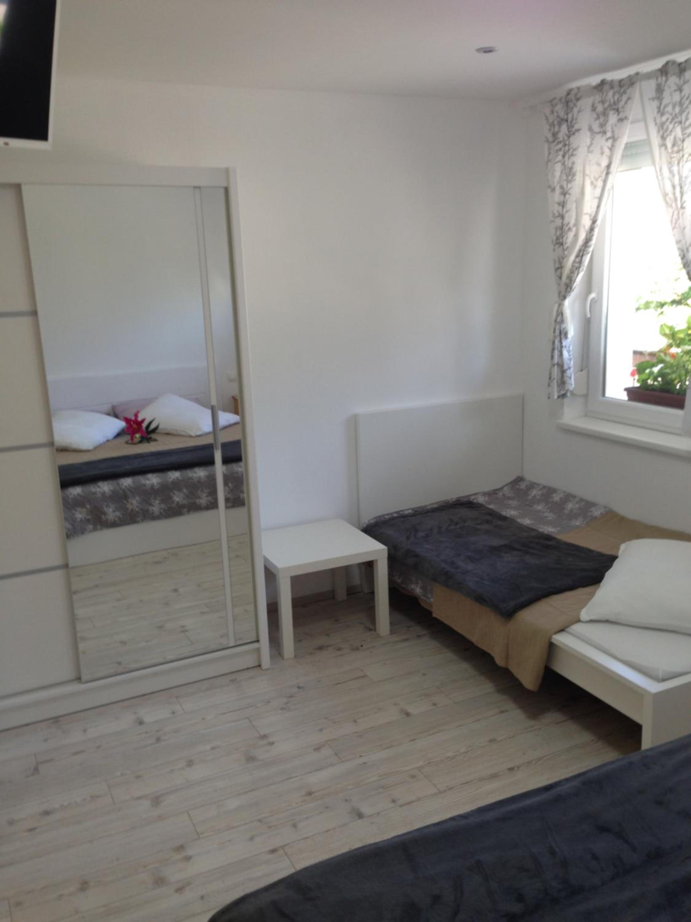 Apartment with Mountain View - Photo 11