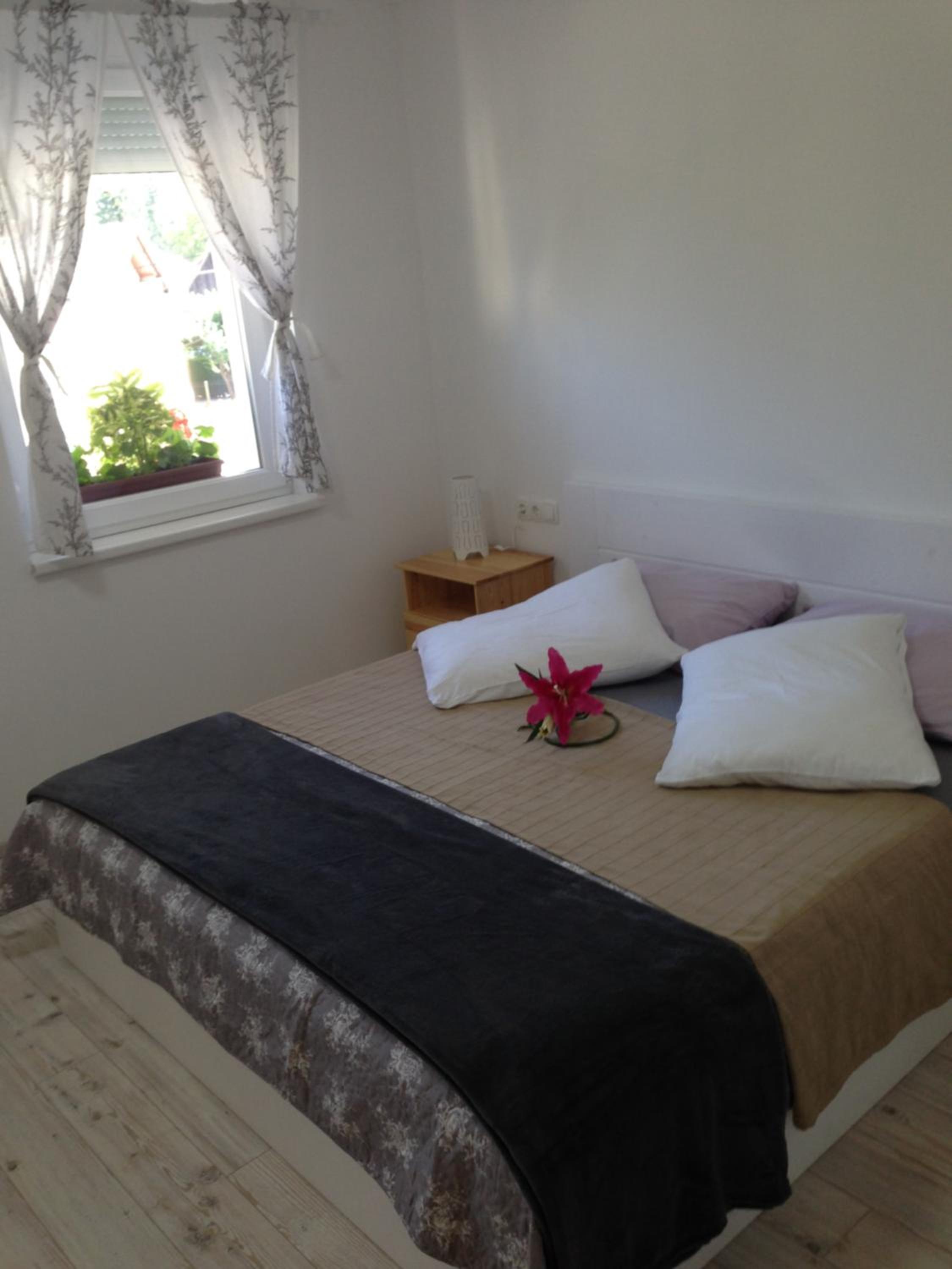 Apartment with Mountain View - Photo 10