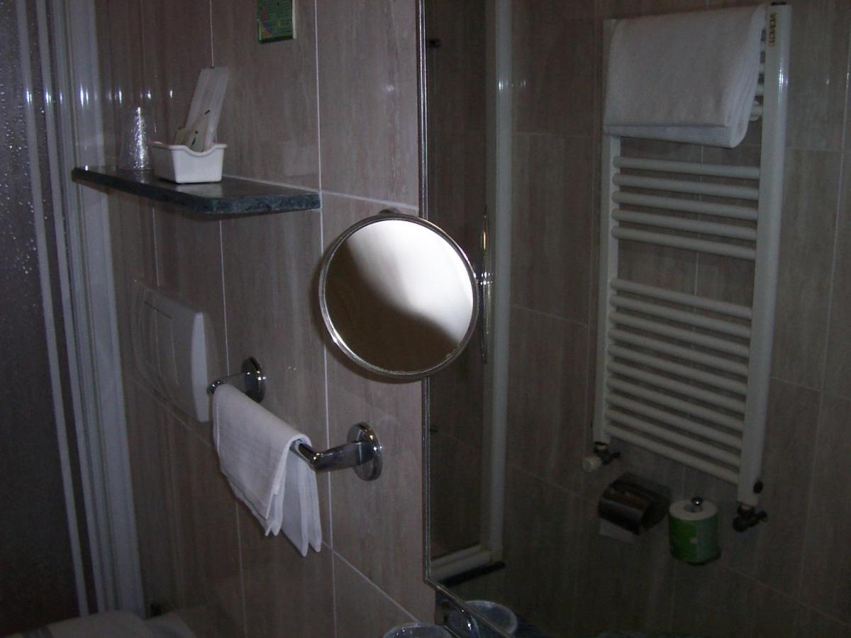 Classic Double Room - Photo 7