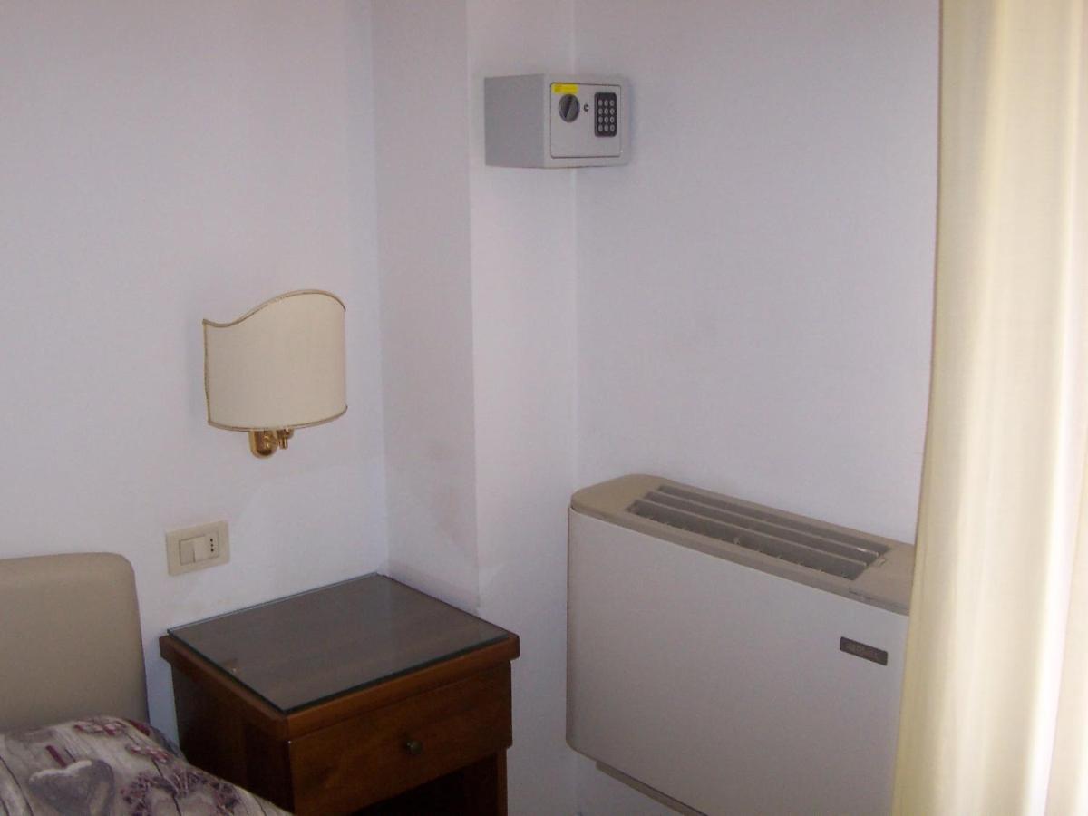 Classic Double Room - Photo 13