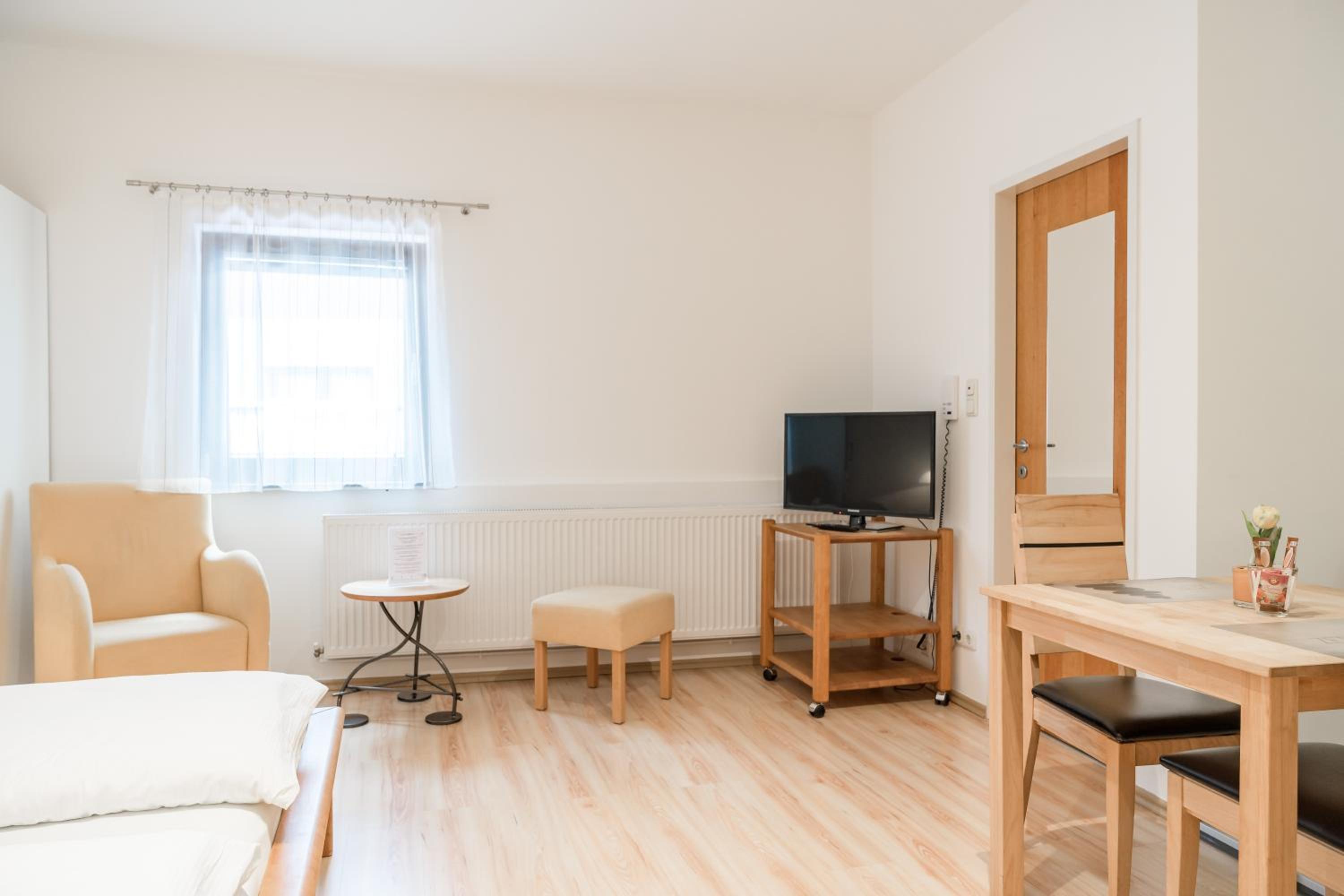 Basic- Apartment photo 3