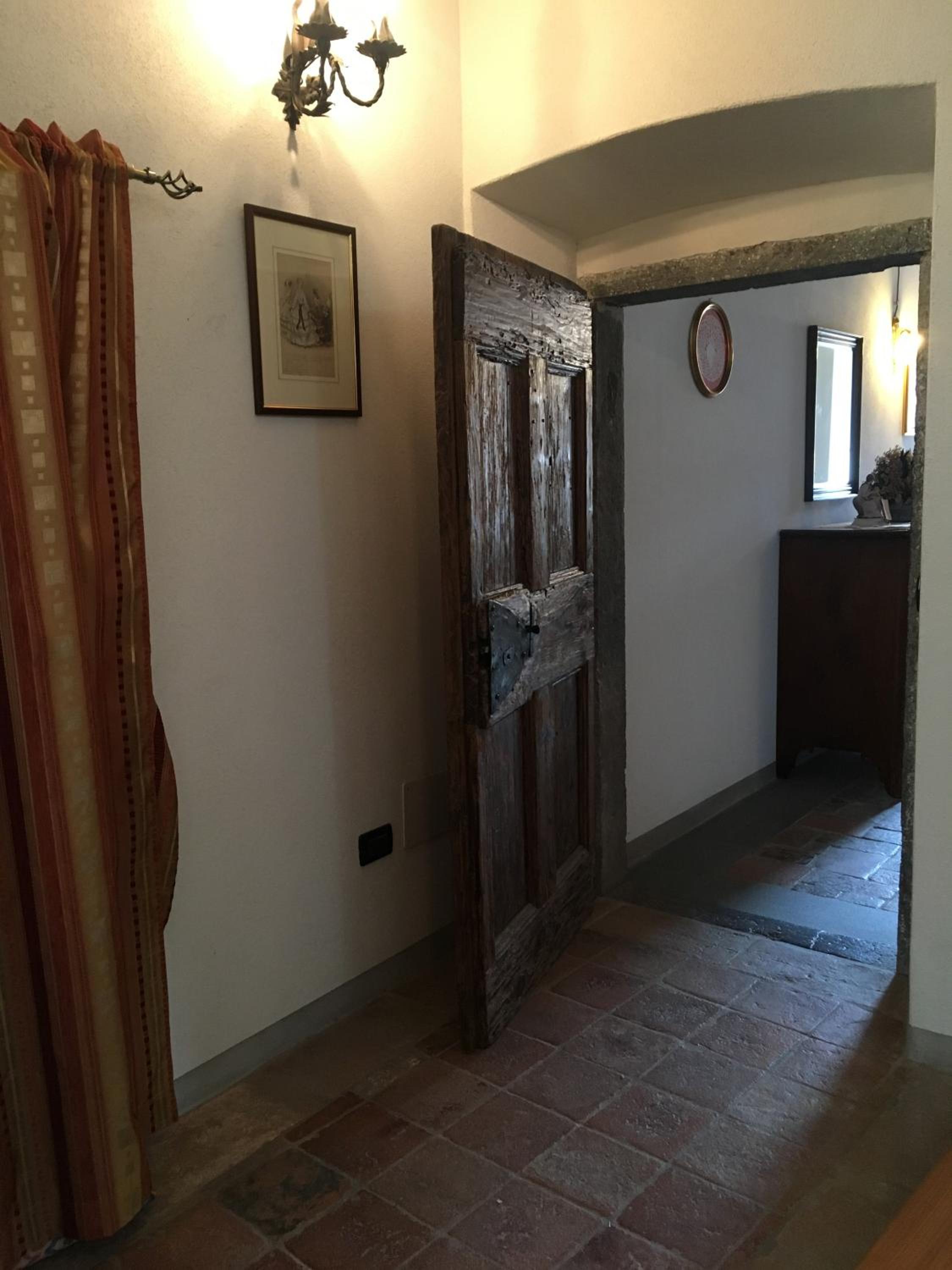 Double Room with Private Bathroom - Photo 2