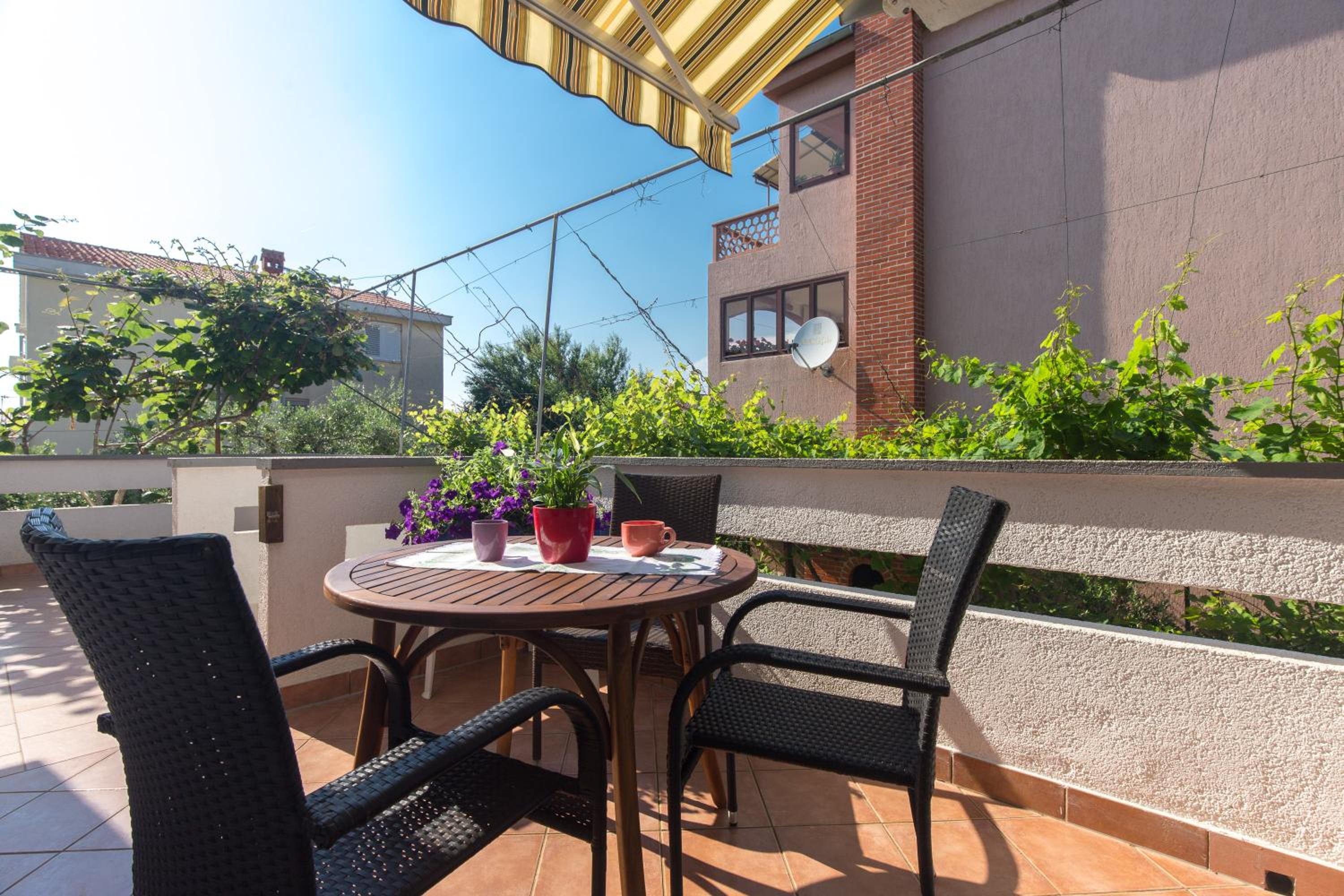 One-Bedroom Apartment with Terrace - Photo 5