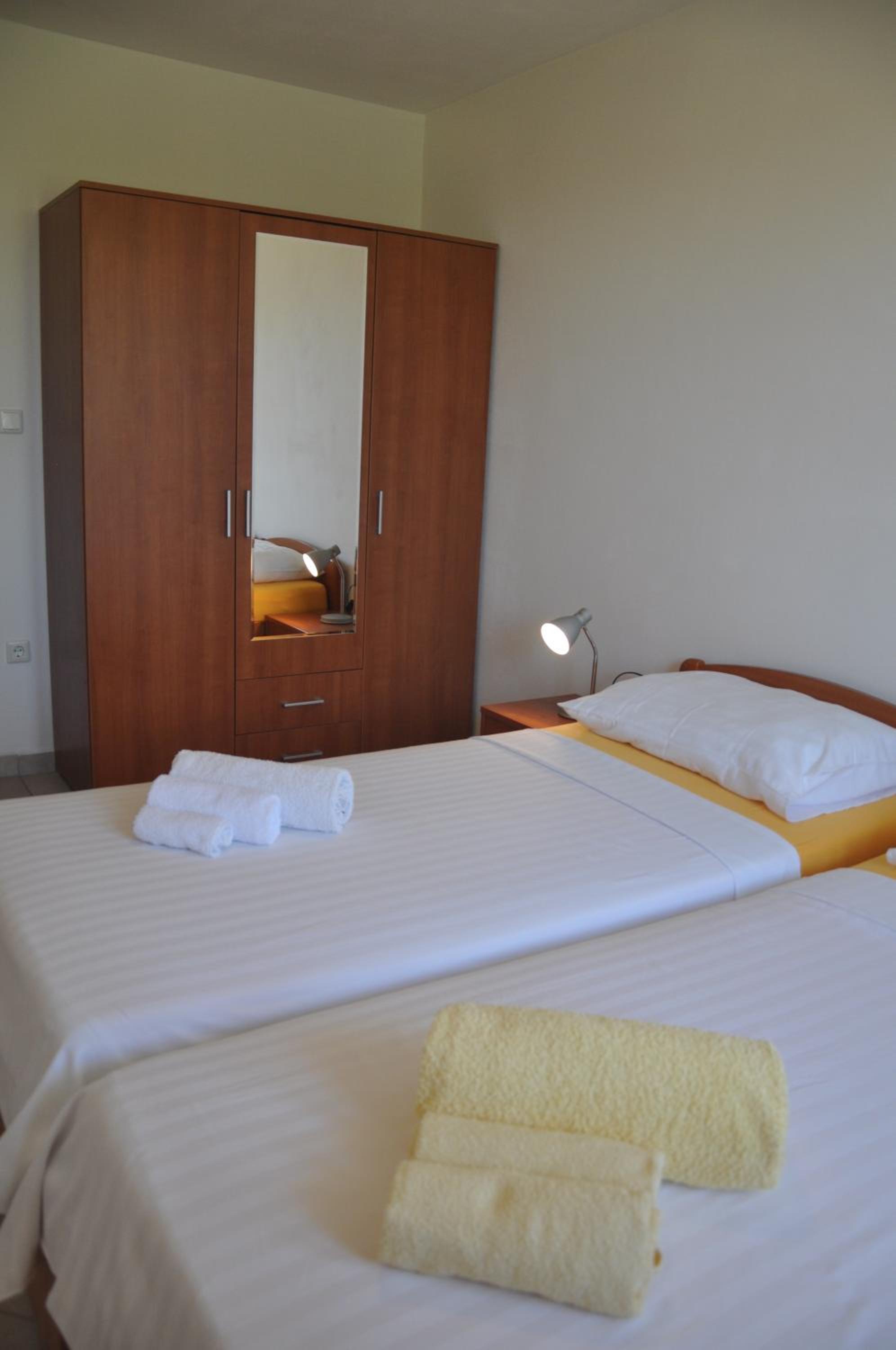 Comfort Two-Bedroom Apartment with Terace
