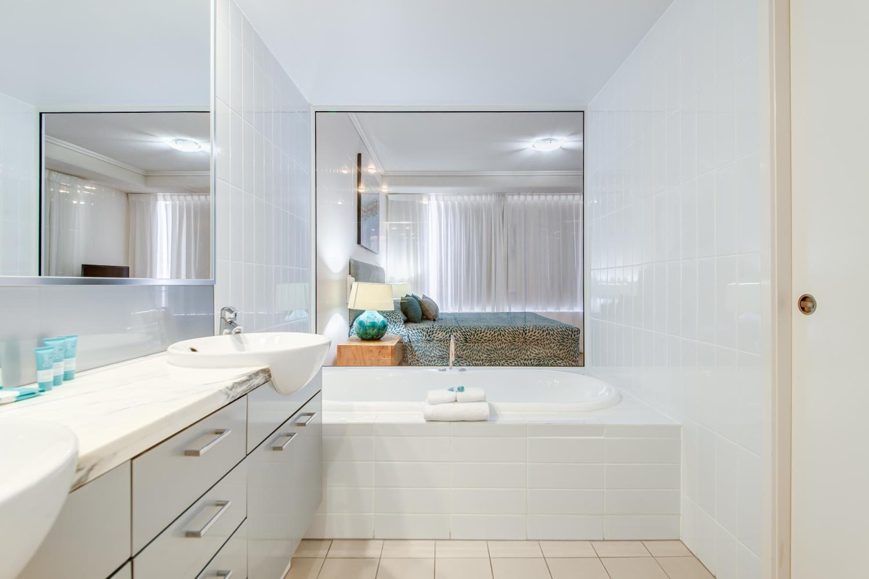 Three-Bedroom Apartment with Ocean View photo 3