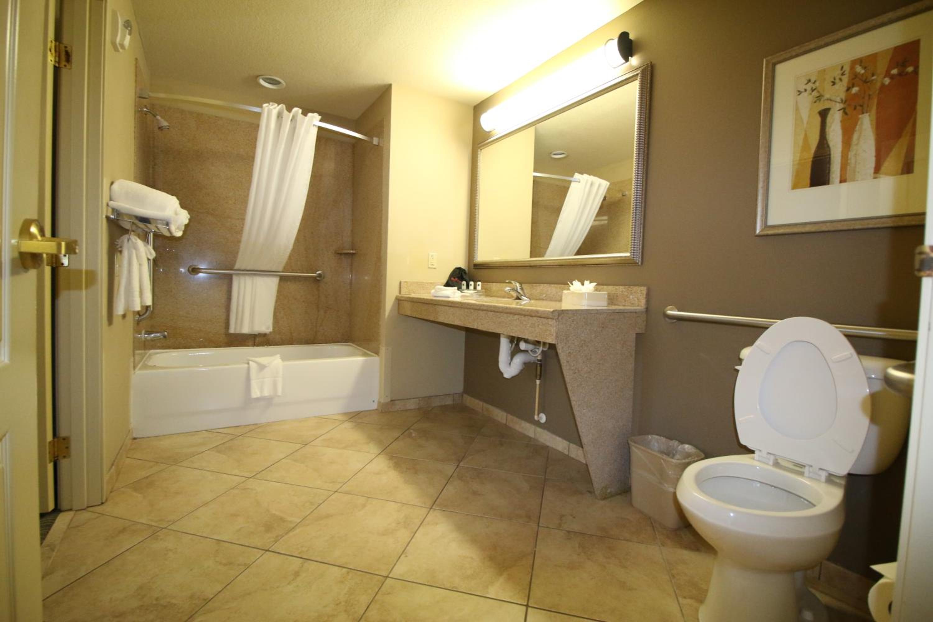 Queen Room With Two Queen Beds - Accessible/Non Smoking photo 3