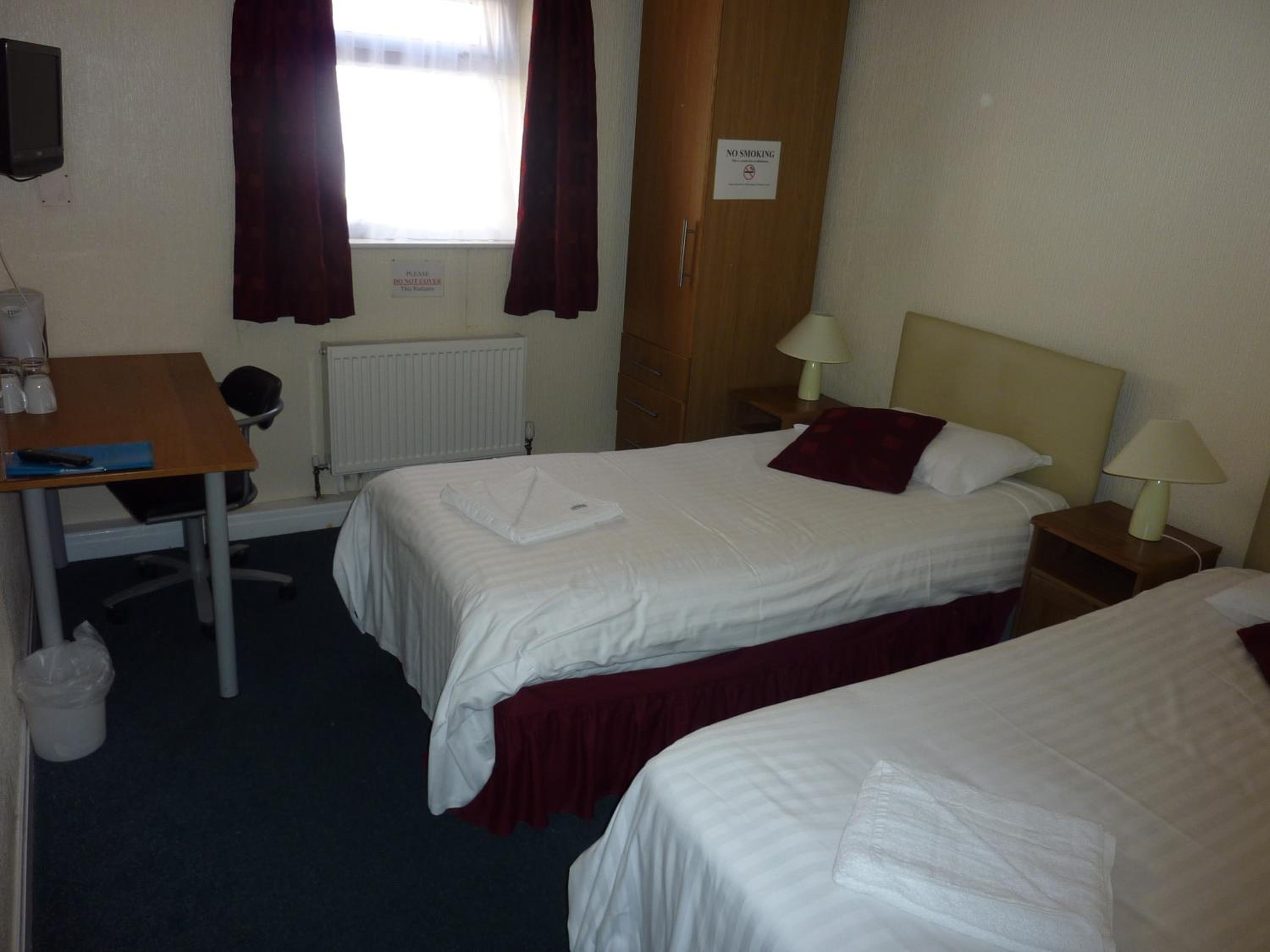 Classic Twin Room - Photo 4