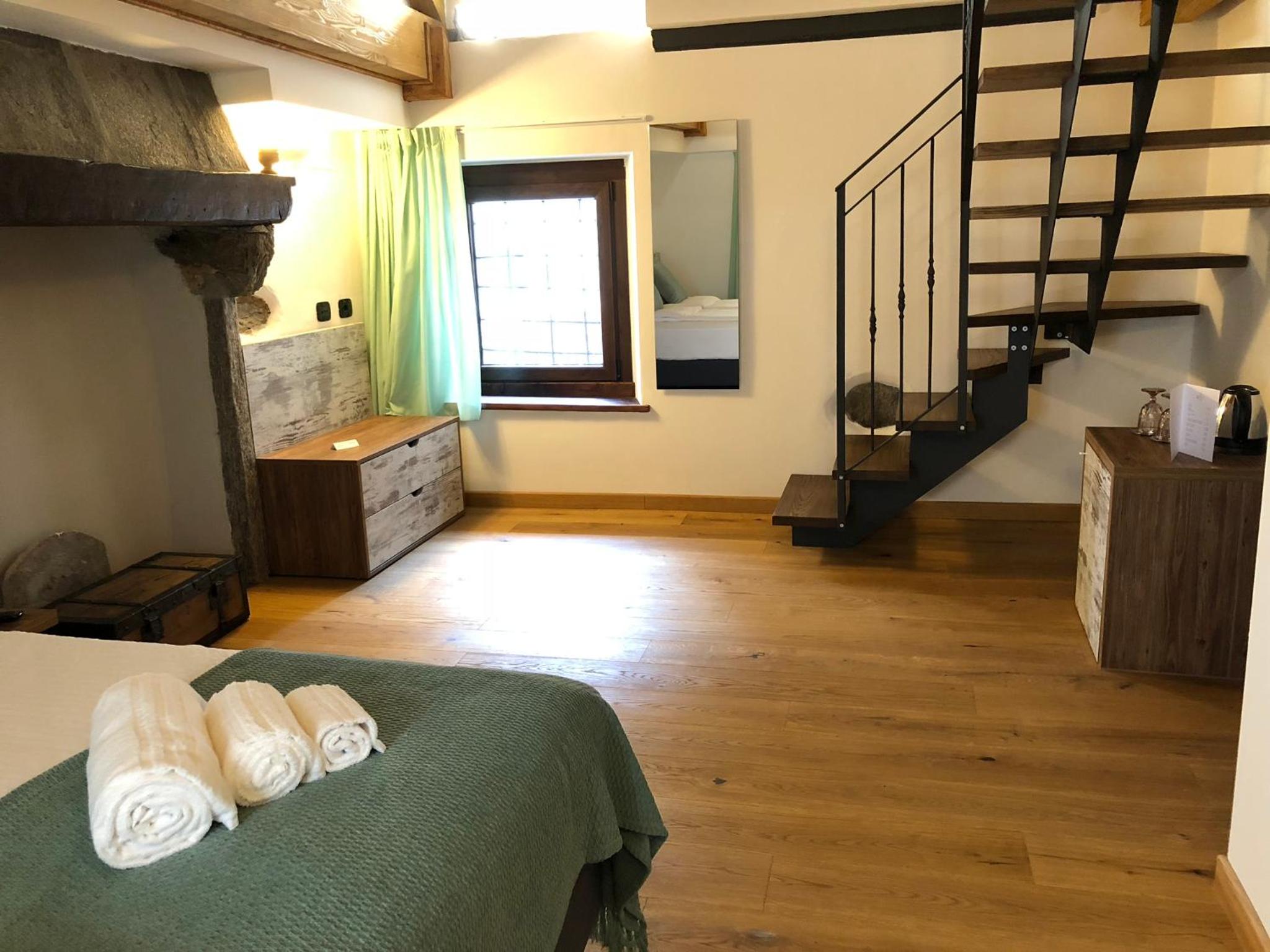 Deluxe Junior Suite - Photo 9