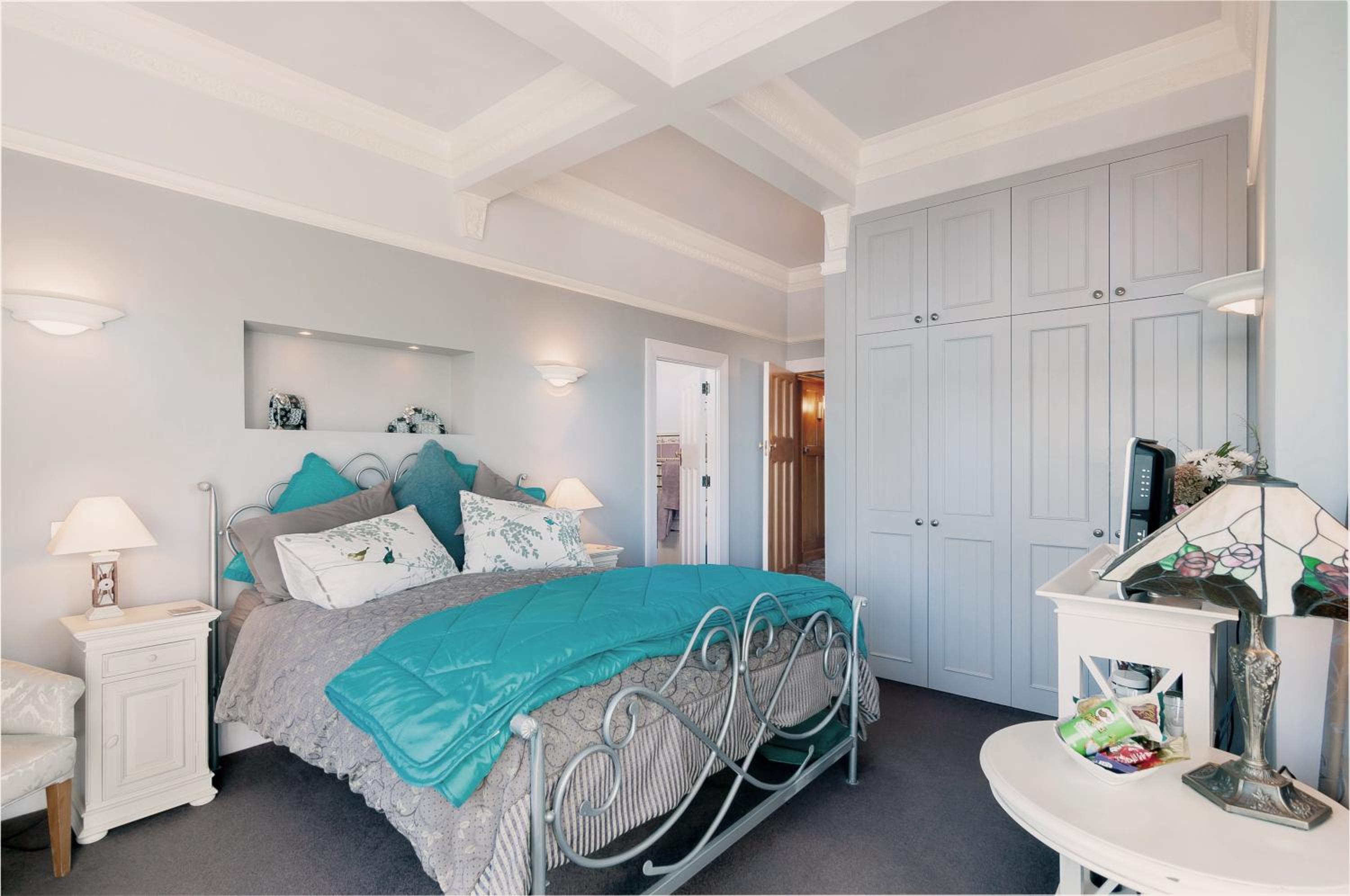 Queen Room with Mountain View - Photo 3