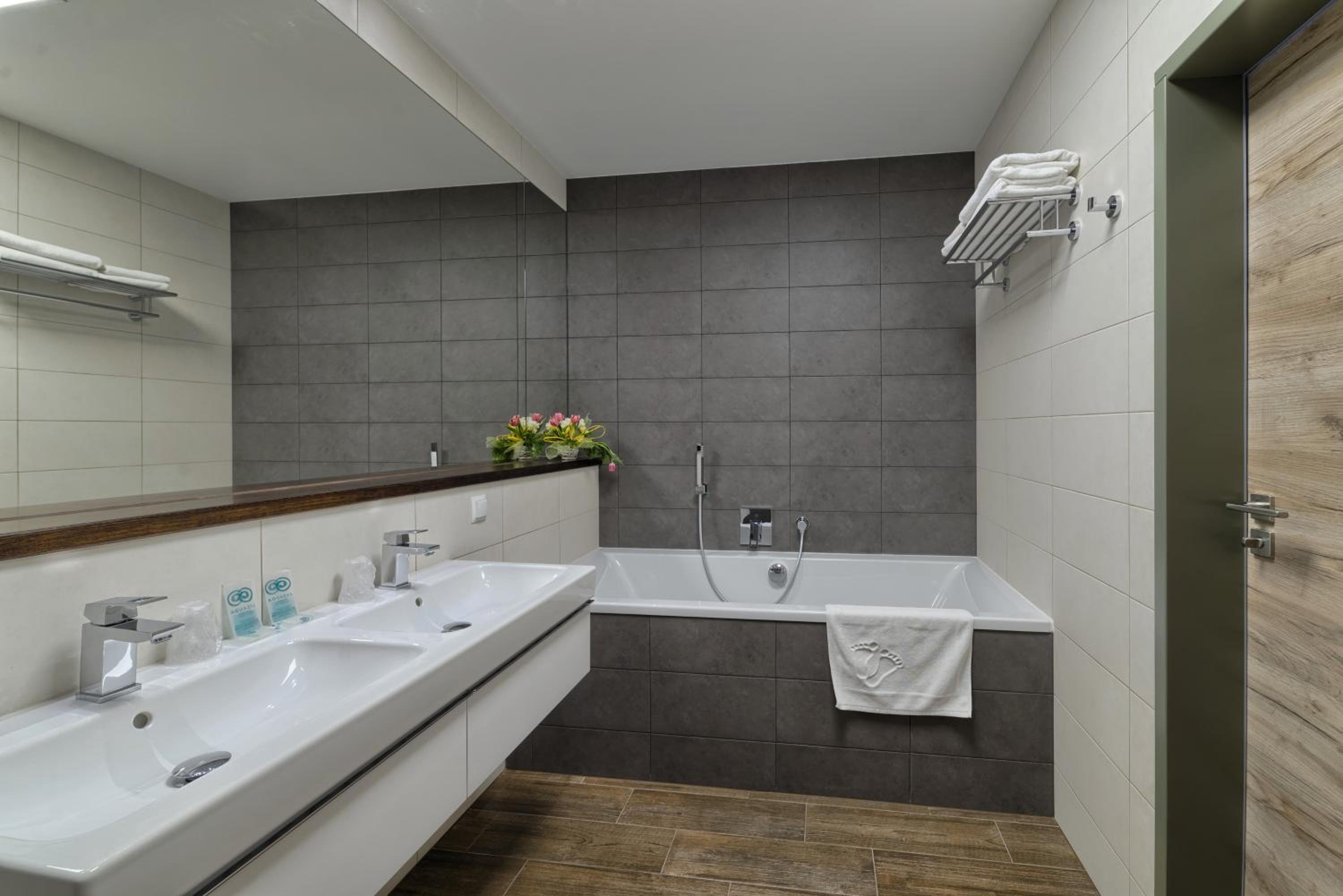 Apartment - Photo 2