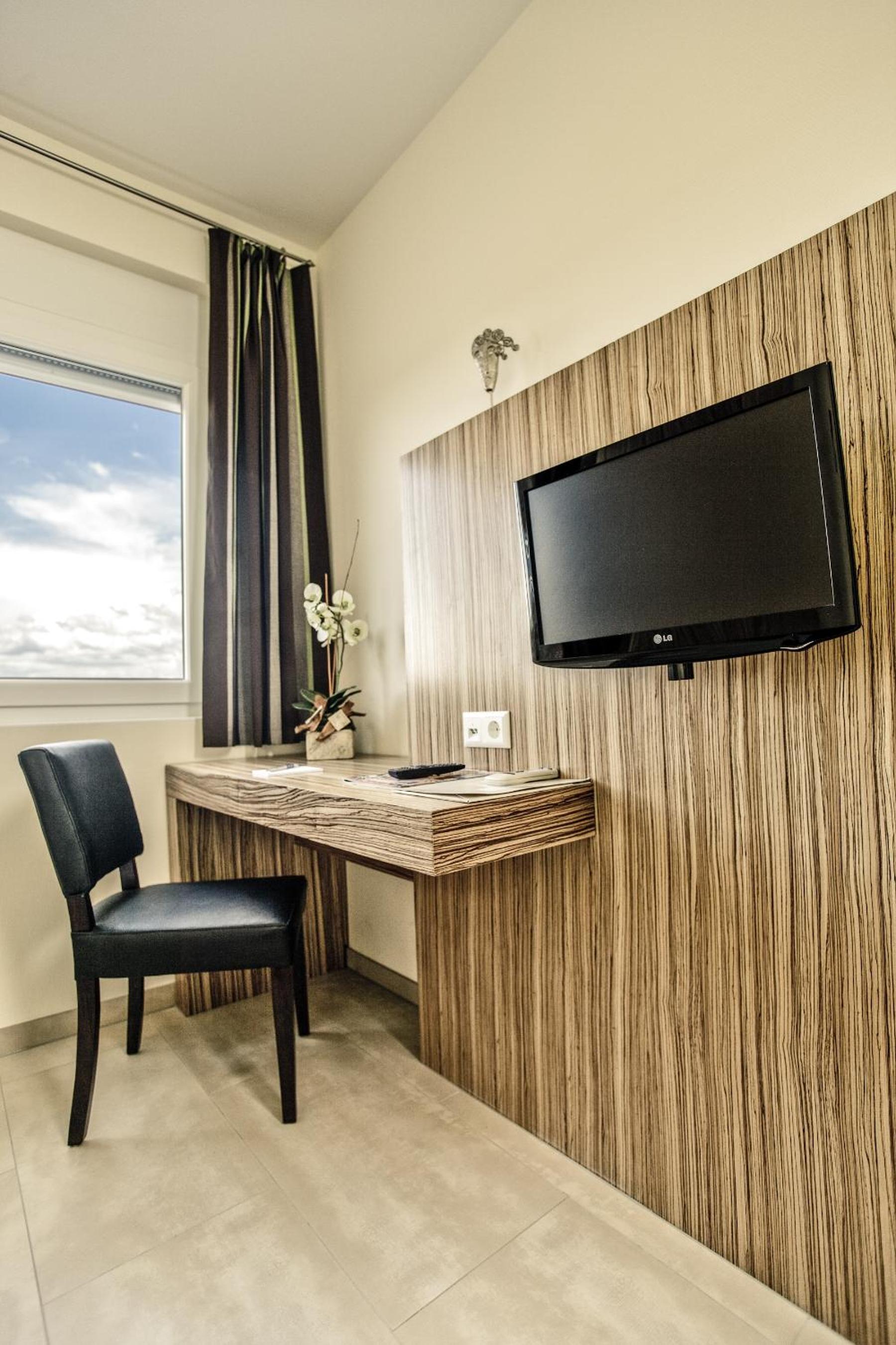 Double Room - Photo 5